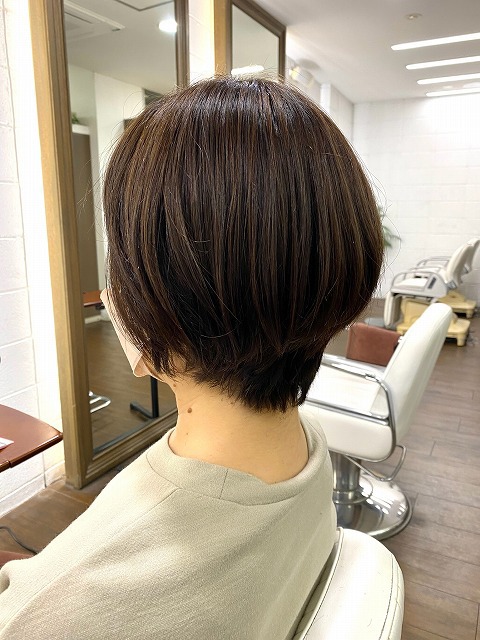 学芸大学美容室に、Hair Esthe Hi-Deは、あります。学芸大学美容院に、Hair Esthe Hi-Deはあります。Hair Esthe Hi-Deは目黒区学芸大学駅近くの美容室です。祐天寺美容室近くにも、Hair Esthe Hi-Deはあります。祐天寺美容院近くにも、Hair Esthe Hi-Deはあります。Hair Esthe Hi-Deは目黒区学芸大学駅近くの美容院です。Hair Esthe Hi-Deは髪にやさしく、が綺麗に艶髪になります。Hair Esthe Hi-Deカットがとても上手いです。得にボブやショートスタイルが得意で、スタイルがより立体的になります。なので立体感カットが、お客様に人気です。切りっぱなしボブやマッシュショートも得意です。カラーも評判よく、ニューアマトラカラーがお客様に高評価です。オーガニックなヘアカラー　香草カラー色葉も人気です。主に40代のお客様が多いです。40代ボブや40代ショートも得意です。脱白髪染めカラーも好評です。パーマもとても上手く、　クリープパーマがお客様に高評価クリープパーマしながら、髪は綺麗になります。Hair Esthe Hi-Deは、オープンした2003年からヘッドスパ「クリームバスヘアエステ」を提供しています。ヘッドスパ「クリームバスヘアエステ」は、頭皮の汚れを落とし且つ頭皮の保湿効果もあり髪に栄養を与え、艶々になります。プレミアム髪質改善トリートメントで、「イオンコネクト・トリートメント」も大好評です。コロナ感染対策を万全にしております。新型コロナウイルス感染拡大防止を徹底して、お客様が安心して来店出来るようにしております。お客様同士が接触しないよう、サロン自体を個室的にしています。