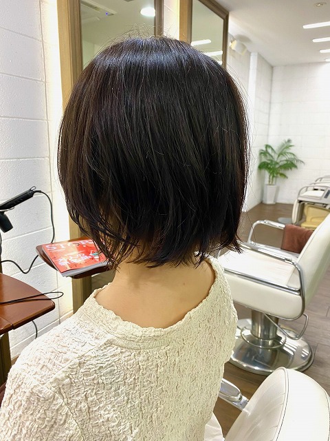 学芸大学美容室に、Hair Esthe Hi-Deは、あります。学芸大学美容院に、Hair Esthe Hi-Deはあります。Hair Esthe Hi-Deは目黒区学芸大学駅近くの美容室です。祐天寺美容室近くにも、Hair Esthe Hi-Deはあります。祐天寺美容院近くにも、Hair Esthe Hi-Deはあります。Hair Esthe Hi-Deは目黒区学芸大学駅近くの美容院です。Hair Esthe Hi-Deは髪にやさしく、が綺麗に艶髪になります。Hair Esthe Hi-Deカットがとても上手いです。得にボブやショートスタイルが得意で、スタイルがより立体的になります。なので立体感カットが、お客様に人気です。切りっぱなしボブやマッシュショートも得意です。カラーも評判よく、ニューアマトラカラーがお客様に高評価です。オーガニックなヘアカラー　香草カラー色葉も人気です。主に40代のお客様が多いです。40代ボブや40代ショートも得意です。脱白髪染めカラーも好評です。パーマもとても上手く、　クリープパーマがお客様に高評価クリープパーマしながら、髪は綺麗になります。Hair Esthe Hi-Deは、オープンした2003年からヘッドスパ「クリームバスヘアエステ」を提供しています。ヘッドスパ「クリームバスヘアエステ」は、頭皮の汚れを落とし且つ頭皮の保湿効果もあり髪に栄養を与え、艶々になります。プレミアム髪質改善トリートメントで、「イオンコネクト・トリートメント」も大好評です。コロナ感染対策を万全にしております。新型コロナウイルス感染拡大防止を徹底して、お客様が安心して来店出来るようにしております。お客様同士が接触しないよう、サロン自体を個室的にしています。