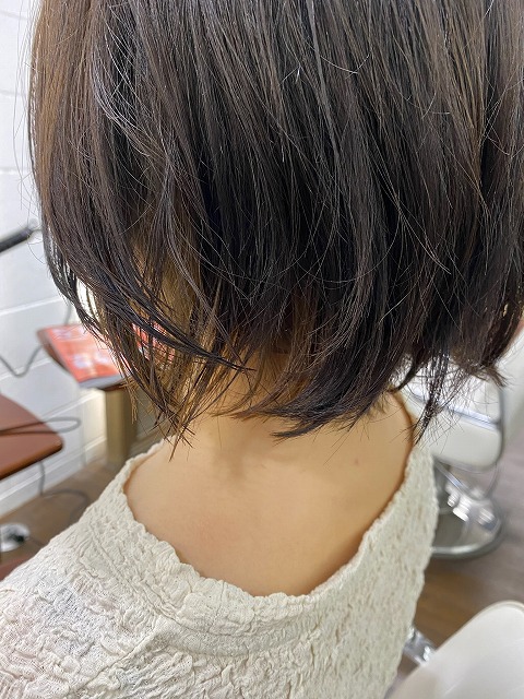 学芸大学美容室に、Hair Esthe Hi-Deは、あります。学芸大学美容院に、Hair Esthe Hi-Deはあります。Hair Esthe Hi-Deは目黒区学芸大学駅近くの美容室です。祐天寺美容室近くにも、Hair Esthe Hi-Deはあります。祐天寺美容院近くにも、Hair Esthe Hi-Deはあります。Hair Esthe Hi-Deは目黒区学芸大学駅近くの美容院です。Hair Esthe Hi-Deは髪にやさしく、が綺麗に艶髪になります。Hair Esthe Hi-Deカットがとても上手いです。得にボブやショートスタイルが得意で、スタイルがより立体的になります。なので立体感カットが、お客様に人気です。切りっぱなしボブやマッシュショートも得意です。カラーも評判よく、ニューアマトラカラーがお客様に高評価です。オーガニックなヘアカラー　香草カラー色葉も人気です。主に40代のお客様が多いです。40代ボブや40代ショートも得意です。脱白髪染めカラーも好評です。パーマもとても上手く、　クリープパーマがお客様に高評価クリープパーマしながら、髪は綺麗になります。Hair Esthe Hi-Deは、オープンした2003年からヘッドスパ「クリームバスヘアエステ」を提供しています。ヘッドスパ「クリームバスヘアエステ」は、頭皮の汚れを落とし且つ頭皮の保湿効果もあり髪に栄養を与え、艶々になります。プレミアム髪質改善トリートメントで、「イオンコネクト・トリートメント」も大好評です。コロナ感染対策を万全にしております。新型コロナウイルス感染拡大防止を徹底して、お客様が安心して来店出来るようにしております。お客様同士が接触しないよう、サロン自体を個室的にしています。