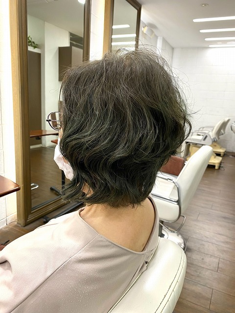 学芸大学美容室に、Hair Esthe Hi-Deは、あります。学芸大学美容院に、Hair Esthe Hi-Deはあります。Hair Esthe Hi-Deは目黒区学芸大学駅近くの美容室です。祐天寺美容室近くにも、Hair Esthe Hi-Deはあります。祐天寺美容院近くにも、Hair Esthe Hi-Deはあります。Hair Esthe Hi-Deは目黒区学芸大学駅近くの美容院です。Hair Esthe Hi-Deは髪にやさしく、が綺麗に艶髪になります。Hair Esthe Hi-Deカットがとても上手いです。得にボブやショートスタイルが得意で、スタイルがより立体的になります。なので立体感カットが、お客様に人気です。切りっぱなしボブやマッシュショートも得意です。カラーも評判よく、ニューアマトラカラーがお客様に高評価です。オーガニックなヘアカラー　香草カラー色葉も人気です。主に40代のお客様が多いです。40代ボブや40代ショートも得意です。脱白髪染めカラーも好評です。パーマもとても上手く、　クリープパーマがお客様に高評価クリープパーマしながら、髪は綺麗になります。Hair Esthe Hi-Deは、オープンした2003年からヘッドスパ「クリームバスヘアエステ」を提供しています。ヘッドスパ「クリームバスヘアエステ」は、頭皮の汚れを落とし且つ頭皮の保湿効果もあり髪に栄養を与え、艶々になります。プレミアム髪質改善トリートメントで、「イオンコネクト・トリートメント」も大好評です。コロナ感染対策を万全にしております。新型コロナウイルス感染拡大防止を徹底して、お客様が安心して来店出来るようにしております。お客様同士が接触しないよう、サロン自体を個室的にしています。