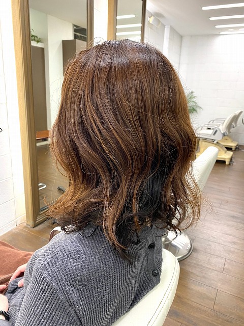 学芸大学美容室に、Hair Esthe Hi-Deは、あります。学芸大学美容院に、Hair Esthe Hi-Deはあります。Hair Esthe Hi-Deは目黒区学芸大学駅近くの美容室です。祐天寺美容室近くにも、Hair Esthe Hi-Deはあります。祐天寺美容院近くにも、Hair Esthe Hi-Deはあります。Hair Esthe Hi-Deは目黒区学芸大学駅近くの美容院です。Hair Esthe Hi-Deは髪にやさしく、が綺麗に艶髪になります。Hair Esthe Hi-Deカットがとても上手いです。得にボブやショートスタイルが得意で、スタイルがより立体的になります。なので立体感カットが、お客様に人気です。切りっぱなしボブやマッシュショートも得意です。カラーも評判よく、ニューアマトラカラーがお客様に高評価です。オーガニックなヘアカラー　香草カラー色葉も人気です。主に40代のお客様が多いです。40代ボブや40代ショートも得意です。脱白髪染めカラーも好評です。パーマもとても上手く、　クリープパーマがお客様に高評価クリープパーマしながら、髪は綺麗になります。Hair Esthe Hi-Deは、オープンした2003年からヘッドスパ「クリームバスヘアエステ」を提供しています。ヘッドスパ「クリームバスヘアエステ」は、頭皮の汚れを落とし且つ頭皮の保湿効果もあり髪に栄養を与え、艶々になります。プレミアム髪質改善トリートメントで、「イオンコネクト・トリートメント」も大好評です。コロナ感染対策を万全にしております。新型コロナウイルス感染拡大防止を徹底して、お客様が安心して来店出来るようにしております。お客様同士が接触しないよう、サロン自体を個室的にしています。