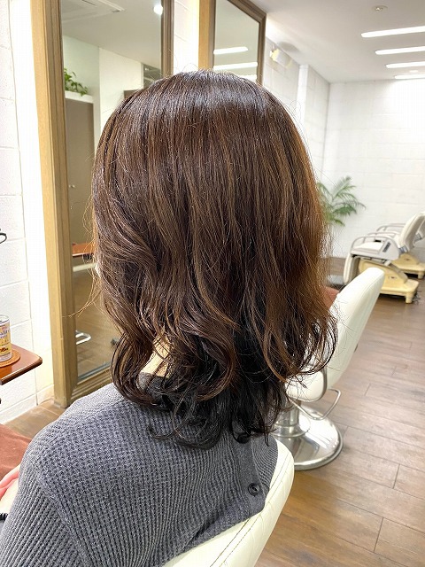 学芸大学美容室に、Hair Esthe Hi-Deは、あります。学芸大学美容院に、Hair Esthe Hi-Deはあります。Hair Esthe Hi-Deは目黒区学芸大学駅近くの美容室です。祐天寺美容室近くにも、Hair Esthe Hi-Deはあります。祐天寺美容院近くにも、Hair Esthe Hi-Deはあります。Hair Esthe Hi-Deは目黒区学芸大学駅近くの美容院です。Hair Esthe Hi-Deは髪にやさしく、が綺麗に艶髪になります。Hair Esthe Hi-Deカットがとても上手いです。得にボブやショートスタイルが得意で、スタイルがより立体的になります。なので立体感カットが、お客様に人気です。切りっぱなしボブやマッシュショートも得意です。カラーも評判よく、ニューアマトラカラーがお客様に高評価です。オーガニックなヘアカラー　香草カラー色葉も人気です。主に40代のお客様が多いです。40代ボブや40代ショートも得意です。脱白髪染めカラーも好評です。パーマもとても上手く、　クリープパーマがお客様に高評価クリープパーマしながら、髪は綺麗になります。Hair Esthe Hi-Deは、オープンした2003年からヘッドスパ「クリームバスヘアエステ」を提供しています。ヘッドスパ「クリームバスヘアエステ」は、頭皮の汚れを落とし且つ頭皮の保湿効果もあり髪に栄養を与え、艶々になります。プレミアム髪質改善トリートメントで、「イオンコネクト・トリートメント」も大好評です。コロナ感染対策を万全にしております。新型コロナウイルス感染拡大防止を徹底して、お客様が安心して来店出来るようにしております。お客様同士が接触しないよう、サロン自体を個室的にしています。