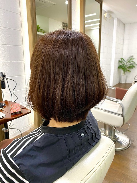 学芸大学美容室に、Hair Esthe Hi-Deは、あります。学芸大学美容院に、Hair Esthe Hi-Deはあります。Hair Esthe Hi-Deは目黒区学芸大学駅近くの美容室です。祐天寺美容室近くにも、Hair Esthe Hi-Deはあります。祐天寺美容院近くにも、Hair Esthe Hi-Deはあります。Hair Esthe Hi-Deは目黒区学芸大学駅近くの美容院です。Hair Esthe Hi-Deは髪にやさしく、が綺麗に艶髪になります。Hair Esthe Hi-Deカットがとても上手いです。得にボブやショートスタイルが得意で、スタイルがより立体的になります。なので立体感カットが、お客様に人気です。切りっぱなしボブやマッシュショートも得意です。カラーも評判よく、ニューアマトラカラーがお客様に高評価です。オーガニックなヘアカラー　香草カラー色葉も人気です。主に40代のお客様が多いです。40代ボブや40代ショートも得意です。脱白髪染めカラーも好評です。パーマもとても上手く、　クリープパーマがお客様に高評価クリープパーマしながら、髪は綺麗になります。Hair Esthe Hi-Deは、オープンした2003年からヘッドスパ「クリームバスヘアエステ」を提供しています。ヘッドスパ「クリームバスヘアエステ」は、頭皮の汚れを落とし且つ頭皮の保湿効果もあり髪に栄養を与え、艶々になります。プレミアム髪質改善トリートメントで、「イオンコネクト・トリートメント」も大好評です。コロナ感染対策を万全にしております。新型コロナウイルス感染拡大防止を徹底して、お客様が安心して来店出来るようにしております。お客様同士が接触しないよう、サロン自体を個室的にしています。