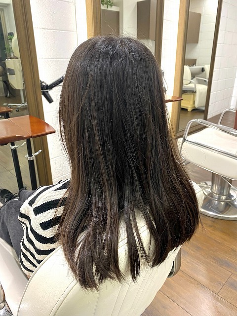 学芸大学美容室に、Hair Esthe Hi-Deは、あります。学芸大学美容院に、Hair Esthe Hi-Deはあります。Hair Esthe Hi-Deは目黒区学芸大学駅近くの美容室です。祐天寺美容室近くにも、Hair Esthe Hi-Deはあります。祐天寺美容院近くにも、Hair Esthe Hi-Deはあります。Hair Esthe Hi-Deは目黒区学芸大学駅近くの美容院です。Hair Esthe Hi-Deは髪にやさしく、が綺麗に艶髪になります。Hair Esthe Hi-Deカットがとても上手いです。得にボブやショートスタイルが得意で、スタイルがより立体的になります。なので立体感カットが、お客様に人気です。切りっぱなしボブやマッシュショートも得意です。カラーも評判よく、ニューアマトラカラーがお客様に高評価です。オーガニックなヘアカラー　香草カラー色葉も人気です。主に40代のお客様が多いです。40代ボブや40代ショートも得意です。脱白髪染めカラーも好評です。パーマもとても上手く、　クリープパーマがお客様に高評価クリープパーマしながら、髪は綺麗になります。Hair Esthe Hi-Deは、オープンした2003年からヘッドスパ「クリームバスヘアエステ」を提供しています。ヘッドスパ「クリームバスヘアエステ」は、頭皮の汚れを落とし且つ頭皮の保湿効果もあり髪に栄養を与え、艶々になります。プレミアム髪質改善トリートメントで、「イオンコネクト・トリートメント」も大好評です。コロナ感染対策を万全にしております。新型コロナウイルス感染拡大防止を徹底して、お客様が安心して来店出来るようにしております。お客様同士が接触しないよう、サロン自体を個室的にしています。