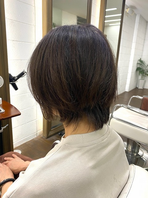 学芸大学美容室に、Hair Esthe Hi-Deは、あります。学芸大学美容院に、Hair Esthe Hi-Deはあります。Hair Esthe Hi-Deは目黒区学芸大学駅近くの美容室です。祐天寺美容室近くにも、Hair Esthe Hi-Deはあります。祐天寺美容院近くにも、Hair Esthe Hi-Deはあります。Hair Esthe Hi-Deは目黒区学芸大学駅近くの美容院です。Hair Esthe Hi-Deは髪にやさしく、が綺麗に艶髪になります。Hair Esthe Hi-Deカットがとても上手いです。得にボブやショートスタイルが得意で、スタイルがより立体的になります。なので立体感カットが、お客様に人気です。切りっぱなしボブやマッシュショートも得意です。カラーも評判よく、ニューアマトラカラーがお客様に高評価です。オーガニックなヘアカラー　香草カラー色葉も人気です。主に40代のお客様が多いです。40代ボブや40代ショートも得意です。脱白髪染めカラーも好評です。パーマもとても上手く、　クリープパーマがお客様に高評価クリープパーマしながら、髪は綺麗になります。Hair Esthe Hi-Deは、オープンした2003年からヘッドスパ「クリームバスヘアエステ」を提供しています。ヘッドスパ「クリームバスヘアエステ」は、頭皮の汚れを落とし且つ頭皮の保湿効果もあり髪に栄養を与え、艶々になります。プレミアム髪質改善トリートメントで、「イオンコネクト・トリートメント」も大好評です。コロナ感染対策を万全にしております。新型コロナウイルス感染拡大防止を徹底して、お客様が安心して来店出来るようにしております。お客様同士が接触しないよう、サロン自体を個室的にしています。