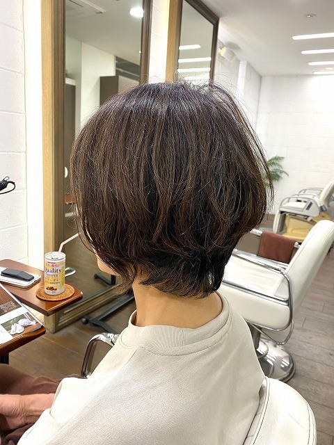 学芸大学美容室に、Hair Esthe Hi-Deは、あります。学芸大学美容院に、Hair Esthe Hi-Deはあります。Hair Esthe Hi-Deは目黒区学芸大学駅近くの美容室です。祐天寺美容室近くにも、Hair Esthe Hi-Deはあります。祐天寺美容院近くにも、Hair Esthe Hi-Deはあります。Hair Esthe Hi-Deは目黒区学芸大学駅近くの美容院です。Hair Esthe Hi-Deは髪にやさしく、が綺麗に艶髪になります。Hair Esthe Hi-Deカットがとても上手いです。得にボブやショートスタイルが得意で、スタイルがより立体的になります。なので立体感カットが、お客様に人気です。切りっぱなしボブやマッシュショートも得意です。カラーも評判よく、ニューアマトラカラーがお客様に高評価です。オーガニックなヘアカラー　香草カラー色葉も人気です。主に40代のお客様が多いです。40代ボブや40代ショートも得意です。脱白髪染めカラーも好評です。パーマもとても上手く、　クリープパーマがお客様に高評価クリープパーマしながら、髪は綺麗になります。Hair Esthe Hi-Deは、オープンした2003年からヘッドスパ「クリームバスヘアエステ」を提供しています。ヘッドスパ「クリームバスヘアエステ」は、頭皮の汚れを落とし且つ頭皮の保湿効果もあり髪に栄養を与え、艶々になります。プレミアム髪質改善トリートメントで、「イオンコネクト・トリートメント」も大好評です。コロナ感染対策を万全にしております。新型コロナウイルス感染拡大防止を徹底して、お客様が安心して来店出来るようにしております。お客様同士が接触しないよう、サロン自体を個室的にしています。