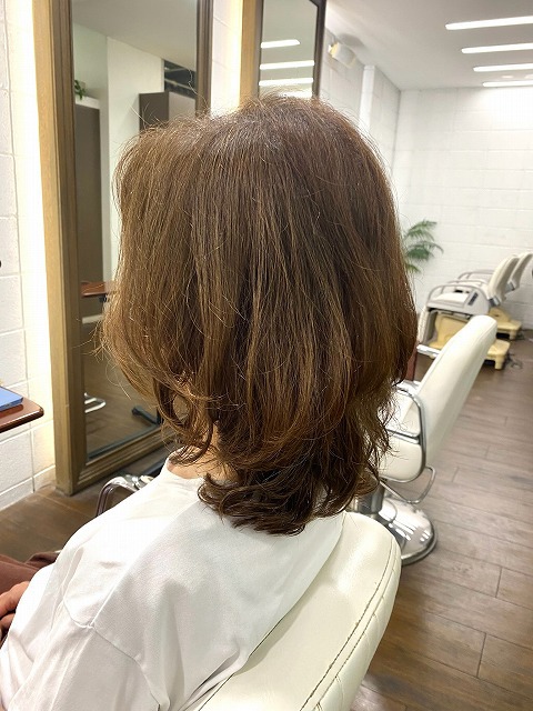 学芸大学美容室に、Hair Esthe Hi-Deは、あります。学芸大学美容院に、Hair Esthe Hi-Deはあります。Hair Esthe Hi-Deは目黒区学芸大学駅近くの美容室です。祐天寺美容室近くにも、Hair Esthe Hi-Deはあります。祐天寺美容院近くにも、Hair Esthe Hi-Deはあります。Hair Esthe Hi-Deは目黒区学芸大学駅近くの美容院です。Hair Esthe Hi-Deは髪にやさしく、が綺麗に艶髪になります。Hair Esthe Hi-Deカットがとても上手いです。得にボブやショートスタイルが得意で、スタイルがより立体的になります。なので立体感カットが、お客様に人気です。切りっぱなしボブやマッシュショートも得意です。カラーも評判よく、ニューアマトラカラーがお客様に高評価です。オーガニックなヘアカラー　香草カラー色葉も人気です。主に40代のお客様が多いです。40代ボブや40代ショートも得意です。脱白髪染めカラーも好評です。パーマもとても上手く、　クリープパーマがお客様に高評価クリープパーマしながら、髪は綺麗になります。Hair Esthe Hi-Deは、オープンした2003年からヘッドスパ「クリームバスヘアエステ」を提供しています。ヘッドスパ「クリームバスヘアエステ」は、頭皮の汚れを落とし且つ頭皮の保湿効果もあり髪に栄養を与え、艶々になります。プレミアム髪質改善トリートメントで、「イオンコネクト・トリートメント」も大好評です。コロナ感染対策を万全にしております。新型コロナウイルス感染拡大防止を徹底して、お客様が安心して来店出来るようにしております。お客様同士が接触しないよう、サロン自体を個室的にしています。