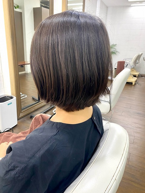 学芸大学 美容室に、Hair Esthe Hi-Deは、あります。学芸大学 美容院に、Hair Esthe Hi-Deはあります。Hair Esthe Hi-Deは目黒区学芸大学駅近くの美容室です。祐天寺 美容室近くにも、Hair Esthe Hi-Deはあります。祐天寺 美容院近くにも、Hair Esthe Hi-Deはあります。Hair Esthe Hi-Deは目黒区学芸大学駅近くの美容院です。Hair Esthe Hi-Deは髪にやさしく、が綺麗に艶髪になります。Hair Esthe Hi-Deカットがとても上手いです。得にボブやショートスタイルが得意で、スタイルがより立体的になります。なので立体感カットが、お客様に人気です。切りっぱなしボブやマッシュショートも得意です。カラーも評判よく、ニューアマトラカラーがお客様に高評価です。オーガニックなヘアカラー　香草カラー色葉も人気です。主に40代のお客様が多いです。50代のお客様も多いです。40代ボブや40代ショートも得意です。50代ボブや50代ショートもに人気があります。脱白髪染めカラーも好評です。パーマもとても上手く、　クリープパーマがお客様に高評価クリープパーマしながら、髪は綺麗になります。Hair Esthe Hi-Deは、オープンした2003年からヘッドスパ「クリームバスヘアエステ」を提供しています。ヘッドスパ「クリームバスヘアエステ」は、頭皮の汚れを落とし且つ頭皮の保湿効果もあり髪に栄養を与え、艶々になります。プレミアム髪質改善トリートメントで、「イオンコネクト・トリートメント」も大好評です。