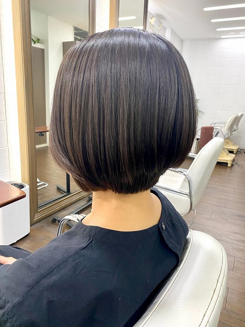 学芸大学 美容室に、Hair Esthe Hi-Deは、あります。学芸大学 美容院に、Hair Esthe Hi-Deはあります。Hair Esthe Hi-Deは目黒区学芸大学駅近くの美容室です。祐天寺 美容室近くにも、Hair Esthe Hi-Deはあります。祐天寺 美容院近くにも、Hair Esthe Hi-Deはあります。Hair Esthe Hi-Deは目黒区学芸大学駅近くの美容院です。Hair Esthe Hi-Deは髪にやさしく、が綺麗に艶髪になります。Hair Esthe Hi-Deカットがとても上手いです。得にボブやショートスタイルが得意で、スタイルがより立体的になります。なので立体感カットが、お客様に人気です。切りっぱなしボブやマッシュショートも得意です。カラーも評判よく、ニューアマトラカラーがお客様に高評価です。オーガニックなヘアカラー　香草カラー色葉も人気です。主に40代のお客様が多いです。50代のお客様も多いです。40代ボブや40代ショートも得意です。50代ボブや50代ショートもに人気があります。脱白髪染めカラーも好評です。パーマもとても上手く、　クリープパーマがお客様に高評価クリープパーマしながら、髪は綺麗になります。Hair Esthe Hi-Deは、オープンした2003年からヘッドスパ「クリームバスヘアエステ」を提供しています。ヘッドスパ「クリームバスヘアエステ」は、頭皮の汚れを落とし且つ頭皮の保湿効果もあり髪に栄養を与え、艶々になります。プレミアム髪質改善トリートメントで、「イオンコネクト・トリートメント」も大好評です。