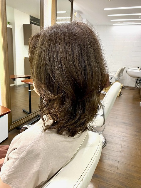 学芸大学 美容室に、Hair Esthe Hi-Deは、あります。学芸大学 美容院に、Hair Esthe Hi-Deはあります。Hair Esthe Hi-Deは目黒区学芸大学駅近くの美容室です。祐天寺 美容室近くにも、Hair Esthe Hi-Deはあります。祐天寺 美容院近くにも、Hair Esthe Hi-Deはあります。Hair Esthe Hi-Deは目黒区学芸大学駅近くの美容院です。Hair Esthe Hi-Deは髪にやさしく、が綺麗に艶髪になります。Hair Esthe Hi-Deカットがとても上手いです。得にボブやショートスタイルが得意で、スタイルがより立体的になります。なので立体感カットが、お客様に人気です。切りっぱなしボブやマッシュショートも得意です。カラーも評判よく、ニューアマトラカラーがお客様に高評価です。オーガニックなヘアカラー　香草カラー色葉も人気です。主に40代のお客様が多いです。50代のお客様も多いです。40代ボブや40代ショートも得意です。50代ボブや50代ショートもに人気があります。脱白髪染めカラーも好評です。パーマもとても上手く、　クリープパーマがお客様に高評価クリープパーマしながら、髪は綺麗になります。Hair Esthe Hi-Deは、オープンした2003年からヘッドスパ「クリームバスヘアエステ」を提供しています。ヘッドスパ「クリームバスヘアエステ」は、頭皮の汚れを落とし且つ頭皮の保湿効果もあり髪に栄養を与え、艶々になります。プレミアム髪質改善トリートメントで、「イオンコネクト・トリートメント」も大好評です。