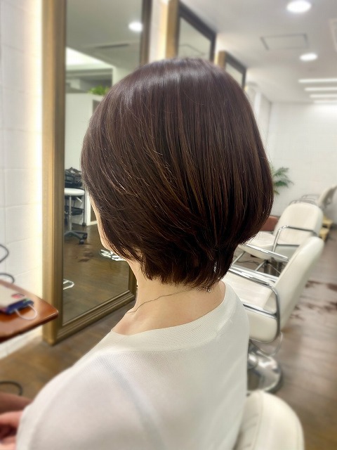 学芸大学 美容室に、Hair Esthe Hi-Deは、あります。学芸大学 美容院に、Hair Esthe Hi-Deはあります。Hair Esthe Hi-Deは目黒区学芸大学駅近くの美容室です。祐天寺 美容室近くにも、Hair Esthe Hi-Deはあります。祐天寺 美容院近くにも、Hair Esthe Hi-Deはあります。Hair Esthe Hi-Deは目黒区学芸大学駅近くの美容院です。Hair Esthe Hi-Deは髪にやさしく、が綺麗に艶髪になります。Hair Esthe Hi-Deカットがとても上手いです。得にボブやショートスタイルが得意で、スタイルがより立体的になります。なので立体感カットが、お客様に人気です。切りっぱなしボブやマッシュショートも得意です。カラーも評判よく、ニューアマトラカラーがお客様に高評価です。オーガニックなヘアカラー　香草カラー色葉も人気です。主に40代のお客様が多いです。50代のお客様も多いです。40代ボブや40代ショートも得意です。50代ボブや50代ショートもに人気があります。脱白髪染めカラーも好評です。パーマもとても上手く、　クリープパーマがお客様に高評価クリープパーマしながら、髪は綺麗になります。Hair Esthe Hi-Deは、オープンした2003年からヘッドスパ「クリームバスヘアエステ」を提供しています。ヘッドスパ「クリームバスヘアエステ」は、頭皮の汚れを落とし且つ頭皮の保湿効果もあり髪に栄養を与え、艶々になります。プレミアム髪質改善トリートメントで、「イオンコネクト・トリートメント」も大好評です。