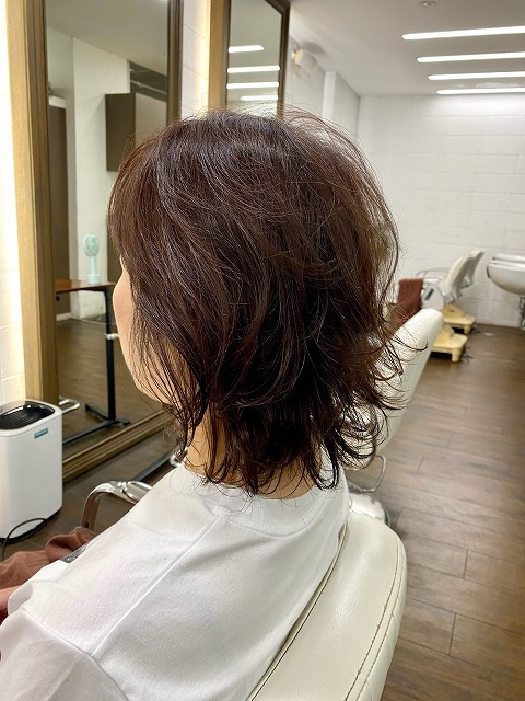 学芸大学美容室に、Hair Esthe Hi-Deは、あります。学芸大学美容院に、Hair Esthe Hi-Deはあります。Hair Esthe Hi-Deは目黒区学芸大学駅近くの美容室です。祐天寺美容室近くにも、Hair Esthe Hi-Deはあります。祐天寺美容院近くにも、Hair Esthe Hi-Deはあります。Hair Esthe Hi-Deは目黒区学芸大学駅近くの美容院です。Hair Esthe Hi-Deは髪にやさしく、が綺麗に艶髪になります。Hair Esthe Hi-Deカットがとても上手いです。得にボブやショートスタイルが得意で、スタイルがより立体的になります。なので立体感カットが、お客様に人気です。切りっぱなしボブやマッシュショートも得意です。カラーも評判よく、ニューアマトラカラーがお客様に高評価です。オーガニックなヘアカラー　香草カラー色葉も人気です。主に40代大人女性のお客様が多いです。40代ボブや40代ショートも得意です。50代大人女性も多いです脱白髪染めカラーも好評です。パーマもとても上手く、　クリープパーマがお客様に高評価クリープパーマしながら、髪は綺麗になります。Hair Esthe Hi-Deは、オープンした2003年からヘッドスパ「クリームバスヘアエステ」を提供しています。ヘッドスパ「クリームバスヘアエステ」は、頭皮の汚れを落とし且つ頭皮の保湿効果もあり髪に栄養を与え、艶々になります。プレミアム髪質改善トリートメントで、「イオンコネクト・トリートメント」も大好評です。