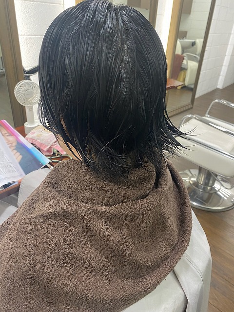 学芸大学美容室に、Hair Esthe Hi-Deは、あります。学芸大学美容院に、Hair Esthe Hi-Deはあります。Hair Esthe Hi-Deは目黒区学芸大学駅近くの美容室です。祐天寺美容室近くにも、Hair Esthe Hi-Deはあります。祐天寺美容院近くにも、Hair Esthe Hi-Deはあります。Hair Esthe Hi-Deは目黒区学芸大学駅近くの美容院です。Hair Esthe Hi-Deは髪にやさしく、が綺麗に艶髪になります。Hair Esthe Hi-Deカットがとても上手いです。得にボブやショートスタイルが得意で、スタイルがより立体的になります。なので立体感カットが、お客様に人気です。切りっぱなしボブやマッシュショートも得意です。カラーも評判よく、ニューアマトラカラーがお客様に高評価です。オーガニックなヘアカラー　香草カラー色葉も人気です。主に40代大人女性のお客様が多いです。40代ボブや40代ショートも得意です。50代大人女性も多いです脱白髪染めカラーも好評です。パーマもとても上手く、　クリープパーマがお客様に高評価クリープパーマしながら、髪は綺麗になります。Hair Esthe Hi-Deは、オープンした2003年からヘッドスパ「クリームバスヘアエステ」を提供しています。ヘッドスパ「クリームバスヘアエステ」は、頭皮の汚れを落とし且つ頭皮の保湿効果もあり髪に栄養を与え、艶々になります。プレミアム髪質改善トリートメントで、「イオンコネクト・トリートメント」も大好評です。