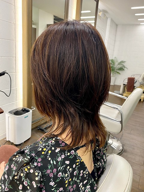 学芸大学美容室に、Hair Esthe Hi-Deは、あります。学芸大学美容院に、Hair Esthe Hi-Deはあります。Hair Esthe Hi-Deは目黒区学芸大学駅近くの美容室です。祐天寺美容室近くにも、Hair Esthe Hi-Deはあります。祐天寺美容院近くにも、Hair Esthe Hi-Deはあります。Hair Esthe Hi-Deは目黒区学芸大学駅近くの美容院です。Hair Esthe Hi-Deは髪にやさしく、が綺麗に艶髪になります。Hair Esthe Hi-Deカットがとても上手いです。得にボブやショートスタイルが得意で、スタイルがより立体的になります。なので立体感カットが、お客様に人気です。切りっぱなしボブやマッシュショートも得意です。カラーも評判よく、ニューアマトラカラーがお客様に高評価です。オーガニックなヘアカラー　香草カラー色葉も人気です。主に40代大人女性のお客様が多いです。40代ボブや40代ショートも得意です。50代大人女性も多いです脱白髪染めカラーも好評です。パーマもとても上手く、　クリープパーマがお客様に高評価クリープパーマしながら、髪は綺麗になります。Hair Esthe Hi-Deは、オープンした2003年からヘッドスパ「クリームバスヘアエステ」を提供しています。ヘッドスパ「クリームバスヘアエステ」は、頭皮の汚れを落とし且つ頭皮の保湿効果もあり髪に栄養を与え、艶々になります。プレミアム髪質改善トリートメントで、「イオンコネクト・トリートメント」も大好評です。