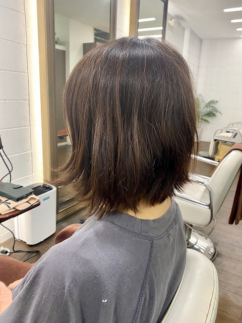 学芸大学美容室に、Hair Esthe Hi-Deは、あります。学芸大学美容院に、Hair Esthe Hi-Deはあります。Hair Esthe Hi-Deは目黒区学芸大学駅近くの美容室です。祐天寺美容室近くにも、Hair Esthe Hi-Deはあります。祐天寺美容院近くにも、Hair Esthe Hi-Deはあります。Hair Esthe Hi-Deは目黒区学芸大学駅近くの美容院です。Hair Esthe Hi-Deは髪にやさしく、が綺麗に艶髪になります。Hair Esthe Hi-Deカットがとても上手いです。得にボブやショートスタイルが得意で、スタイルがより立体的になります。なので立体感カットが、お客様に人気です。切りっぱなしボブやマッシュショートも得意です。カラーも評判よく、ニューアマトラカラーがお客様に高評価です。オーガニックなヘアカラー　香草カラー色葉も人気です。主に40代大人女性のお客様が多いです。40代ボブや40代ショートも得意です。50代大人女性も多いです脱白髪染めカラーも好評です。パーマもとても上手く、　クリープパーマがお客様に高評価クリープパーマしながら、髪は綺麗になります。Hair Esthe Hi-Deは、オープンした2003年からヘッドスパ「クリームバスヘアエステ」を提供しています。ヘッドスパ「クリームバスヘアエステ」は、頭皮の汚れを落とし且つ頭皮の保湿効果もあり髪に栄養を与え、艶々になります。プレミアム髪質改善トリートメントで、「イオンコネクト・トリートメント」も大好評です。