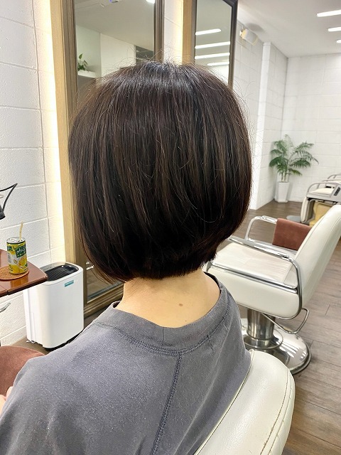 学芸大学美容室に、Hair Esthe Hi-Deは、あります。学芸大学美容院に、Hair Esthe Hi-Deはあります。Hair Esthe Hi-Deは目黒区学芸大学駅近くの美容室です。祐天寺美容室近くにも、Hair Esthe Hi-Deはあります。祐天寺美容院近くにも、Hair Esthe Hi-Deはあります。Hair Esthe Hi-Deは目黒区学芸大学駅近くの美容院です。Hair Esthe Hi-Deは髪にやさしく、が綺麗に艶髪になります。Hair Esthe Hi-Deカットがとても上手いです。得にボブやショートスタイルが得意で、スタイルがより立体的になります。なので立体感カットが、お客様に人気です。切りっぱなしボブやマッシュショートも得意です。カラーも評判よく、ニューアマトラカラーがお客様に高評価です。オーガニックなヘアカラー　香草カラー色葉も人気です。主に40代大人女性のお客様が多いです。40代ボブや40代ショートも得意です。50代大人女性も多いです脱白髪染めカラーも好評です。パーマもとても上手く、　クリープパーマがお客様に高評価クリープパーマしながら、髪は綺麗になります。Hair Esthe Hi-Deは、オープンした2003年からヘッドスパ「クリームバスヘアエステ」を提供しています。ヘッドスパ「クリームバスヘアエステ」は、頭皮の汚れを落とし且つ頭皮の保湿効果もあり髪に栄養を与え、艶々になります。プレミアム髪質改善トリートメントで、「イオンコネクト・トリートメント」も大好評です。