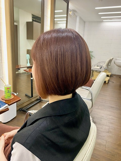 学芸大学美容室に、Hair Esthe Hi-Deは、あります。学芸大学美容院に、Hair Esthe Hi-Deはあります。Hair Esthe Hi-Deは目黒区学芸大学駅近くの美容室です。祐天寺美容室近くにも、Hair Esthe Hi-Deはあります。祐天寺美容院近くにも、Hair Esthe Hi-Deはあります。Hair Esthe Hi-Deは目黒区学芸大学駅近くの美容院です。Hair Esthe Hi-Deは髪にやさしく、が綺麗に艶髪になります。Hair Esthe Hi-Deカットがとても上手いです。得にボブやショートスタイルが得意で、スタイルがより立体的になります。なので立体感カットが、お客様に人気です。切りっぱなしボブやマッシュショートも得意です。カラーも評判よく、ニューアマトラカラーがお客様に高評価です。オーガニックなヘアカラー　香草カラー色葉も人気です。主に40代大人女性のお客様が多いです。40代ボブや40代ショートも得意です。50代大人女性も多いです脱白髪染めカラーも好評です。パーマもとても上手く、　クリープパーマがお客様に高評価クリープパーマしながら、髪は綺麗になります。Hair Esthe Hi-Deは、オープンした2003年からヘッドスパ「クリームバスヘアエステ」を提供しています。ヘッドスパ「クリームバスヘアエステ」は、頭皮の汚れを落とし且つ頭皮の保湿効果もあり髪に栄養を与え、艶々になります。プレミアム髪質改善トリートメントで、「イオンコネクト・トリートメント」も大好評です。