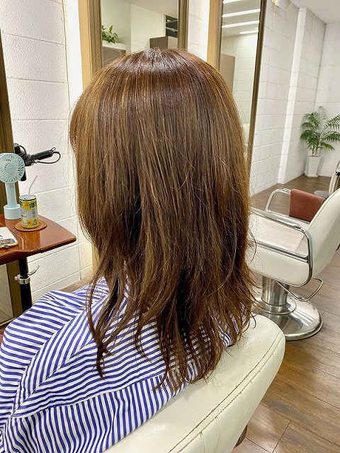 学芸大学美容室に、Hair Esthe Hi-Deは、あります。学芸大学美容院に、Hair Esthe Hi-Deはあります。Hair Esthe Hi-Deは目黒区学芸大学駅近くの美容室です。祐天寺美容室近くにも、Hair Esthe Hi-Deはあります。祐天寺美容院近くにも、Hair Esthe Hi-Deはあります。Hair Esthe Hi-Deは目黒区学芸大学駅近くの美容院です。Hair Esthe Hi-Deは髪にやさしく、が綺麗に艶髪になります。Hair Esthe Hi-Deカットがとても上手いです。得にボブやショートスタイルが得意で、スタイルがより立体的になります。なので立体感カットが、お客様に人気です。切りっぱなしボブやマッシュショートも得意です。カラーも評判よく、ニューアマトラカラーがお客様に高評価です。オーガニックなヘアカラー　香草カラー色葉も人気です。主に40代大人女性のお客様が多いです。40代ボブや40代ショートも得意です。50代大人女性も多いです脱白髪染めカラーも好評です。パーマもとても上手く、　クリープパーマがお客様に高評価クリープパーマしながら、髪は綺麗になります。Hair Esthe Hi-Deは、オープンした2003年からヘッドスパ「クリームバスヘアエステ」を提供しています。ヘッドスパ「クリームバスヘアエステ」は、頭皮の汚れを落とし且つ頭皮の保湿効果もあり髪に栄養を与え、艶々になります。プレミアム髪質改善トリートメントで、「イオンコネクト・トリートメント」も大好評です。