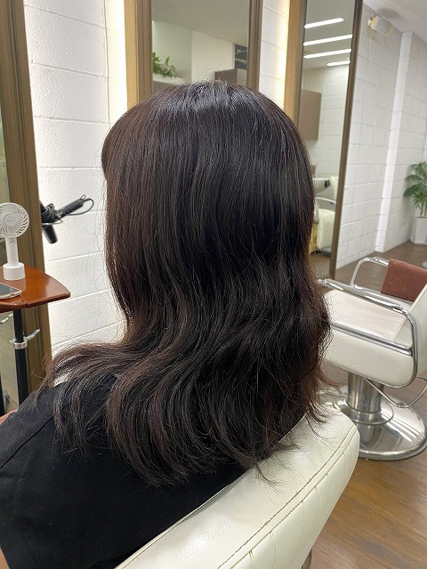 学芸大学美容室に、Hair Esthe Hi-Deは、あります。学芸大学美容院に、Hair Esthe Hi-Deはあります。Hair Esthe Hi-Deは目黒区学芸大学駅近くの美容室です。祐天寺美容室近くにも、Hair Esthe Hi-Deはあります。祐天寺美容院近くにも、Hair Esthe Hi-Deはあります。Hair Esthe Hi-Deは目黒区学芸大学駅近くの美容院です。Hair Esthe Hi-Deは髪にやさしく、が綺麗に艶髪になります。Hair Esthe Hi-Deカットがとても上手いです。得にボブやショートスタイルが得意で、スタイルがより立体的になります。なので立体感カットが、お客様に人気です。切りっぱなしボブやマッシュショートも得意です。カラーも評判よく、ニューアマトラカラーがお客様に高評価です。オーガニックなヘアカラー　香草カラー色葉も人気です。主に40代大人女性のお客様が多いです。40代ボブや40代ショートも得意です。50代大人女性も多いです脱白髪染めカラーも好評です。パーマもとても上手く、　クリープパーマがお客様に高評価クリープパーマしながら、髪は綺麗になります。Hair Esthe Hi-Deは、オープンした2003年からヘッドスパ「クリームバスヘアエステ」を提供しています。ヘッドスパ「クリームバスヘアエステ」は、頭皮の汚れを落とし且つ頭皮の保湿効果もあり髪に栄養を与え、艶々になります。プレミアム髪質改善トリートメントで、「イオンコネクト・トリートメント」も大好評です。