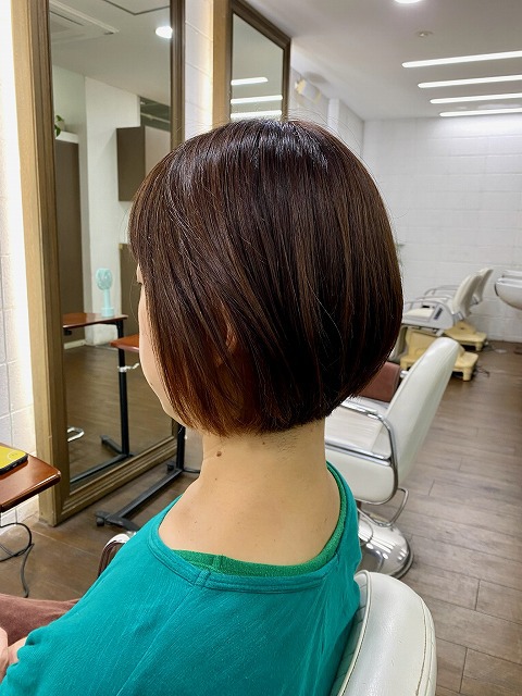 学芸大学美容室に、Hair Esthe Hi-Deは、あります。学芸大学美容院に、Hair Esthe Hi-Deはあります。Hair Esthe Hi-Deは目黒区学芸大学駅近くの美容室です。祐天寺美容室近くにも、Hair Esthe Hi-Deはあります。祐天寺美容院近くにも、Hair Esthe Hi-Deはあります。Hair Esthe Hi-Deは目黒区学芸大学駅近くの美容院です。Hair Esthe Hi-Deは髪にやさしく、が綺麗に艶髪になります。Hair Esthe Hi-Deカットがとても上手いです。得にボブやショートスタイルが得意で、スタイルがより立体的になります。なので立体感カットが、お客様に人気です。切りっぱなしボブやマッシュショートも得意です。カラーも評判よく、ニューアマトラカラーがお客様に高評価です。オーガニックなヘアカラー　香草カラー色葉も人気です。主に40代大人女性のお客様が多いです。40代ボブや40代ショートも得意です。50代大人女性も多いです脱白髪染めカラーも好評です。パーマもとても上手く、　クリープパーマがお客様に高評価クリープパーマしながら、髪は綺麗になります。Hair Esthe Hi-Deは、オープンした2003年からヘッドスパ「クリームバスヘアエステ」を提供しています。ヘッドスパ「クリームバスヘアエステ」は、頭皮の汚れを落とし且つ頭皮の保湿効果もあり髪に栄養を与え、艶々になります。プレミアム髪質改善トリートメントで、「イオンコネクト・トリートメント」も大好評です。