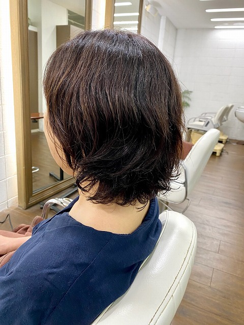 学芸大学美容室に、Hair Esthe Hi-Deは、あります。学芸大学美容院に、Hair Esthe Hi-Deはあります。Hair Esthe Hi-Deは目黒区学芸大学駅近くの美容室です。祐天寺美容室近くにも、Hair Esthe Hi-Deはあります。祐天寺美容院近くにも、Hair Esthe Hi-Deはあります。Hair Esthe Hi-Deは目黒区学芸大学駅近くの美容院です。Hair Esthe Hi-Deは髪にやさしく、が綺麗に艶髪になります。Hair Esthe Hi-Deカットがとても上手いです。得にボブやショートスタイルが得意で、スタイルがより立体的になります。なので立体感カットが、お客様に人気です。切りっぱなしボブやマッシュショートも得意です。カラーも評判よく、ニューアマトラカラーがお客様に高評価です。オーガニックなヘアカラー　香草カラー色葉も人気です。主に40代大人女性のお客様が多いです。40代ボブや40代ショートも得意です。50代大人女性も多いです脱白髪染めカラーも好評です。パーマもとても上手く、　クリープパーマがお客様に高評価クリープパーマしながら、髪は綺麗になります。Hair Esthe Hi-Deは、オープンした2003年からヘッドスパ「クリームバスヘアエステ」を提供しています。ヘッドスパ「クリームバスヘアエステ」は、頭皮の汚れを落とし且つ頭皮の保湿効果もあり髪に栄養を与え、艶々になります。プレミアム髪質改善トリートメントで、「イオンコネクト・トリートメント」も大好評です。