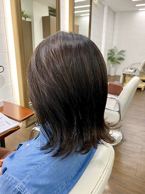 学芸大学美容室に、Hair Esthe Hi-Deは、あります。学芸大学美容院に、Hair Esthe Hi-Deはあります。Hair Esthe Hi-Deは目黒区学芸大学駅近くの美容室です。祐天寺美容室近くにも、Hair Esthe Hi-Deはあります。祐天寺美容院近くにも、Hair Esthe Hi-Deはあります。Hair Esthe Hi-Deは目黒区学芸大学駅近くの美容院です。Hair Esthe Hi-Deは髪にやさしく、が綺麗に艶髪になります。Hair Esthe Hi-Deカットがとても上手いです。得にボブやショートスタイルが得意で、スタイルがより立体的になります。なので立体感カットが、お客様に人気です。切りっぱなしボブやマッシュショートも得意です。カラーも評判よく、ニューアマトラカラーがお客様に高評価です。オーガニックなヘアカラー　香草カラー色葉も人気です。主に40代大人女性のお客様が多いです。40代ボブや40代ショートも得意です。50代大人女性も多いです脱白髪染めカラーも好評です。パーマもとても上手く、　クリープパーマがお客様に高評価クリープパーマしながら、髪は綺麗になります。Hair Esthe Hi-Deは、オープンした2003年からヘッドスパ「クリームバスヘアエステ」を提供しています。ヘッドスパ「クリームバスヘアエステ」は、頭皮の汚れを落とし且つ頭皮の保湿効果もあり髪に栄養を与え、艶々になります。プレミアム髪質改善トリートメントで、「イオンコネクト・トリートメント」も大好評です。