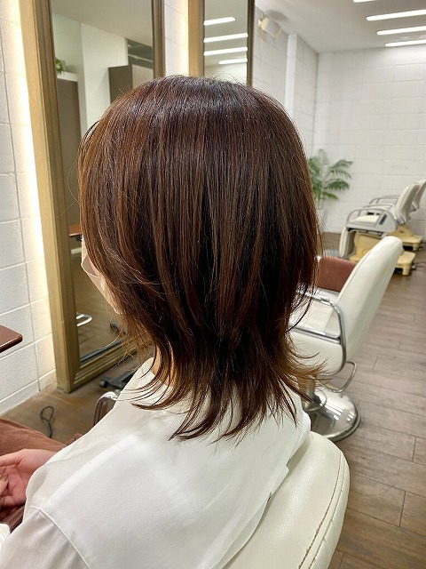 学芸大学美容室に、Hair Esthe Hi-Deは、あります。学芸大学美容院に、Hair Esthe Hi-Deはあります。Hair Esthe Hi-Deは目黒区学芸大学駅近くの美容室です。祐天寺美容室近くにも、Hair Esthe Hi-Deはあります。祐天寺美容院近くにも、Hair Esthe Hi-Deはあります。Hair Esthe Hi-Deは目黒区学芸大学駅近くの美容院です。Hair Esthe Hi-Deは髪にやさしく、が綺麗に艶髪になります。Hair Esthe Hi-Deカットがとても上手いです。得にボブやショートスタイルが得意で、スタイルがより立体的になります。なので立体感カットが、お客様に人気です。切りっぱなしボブやマッシュショートも得意です。カラーも評判よく、ニューアマトラカラーがお客様に高評価です。オーガニックなヘアカラー　香草カラー色葉も人気です。主に40代大人女性のお客様が多いです。40代ボブや40代ショートも得意です。50代大人女性も多いです脱白髪染めカラーも好評です。パーマもとても上手く、　クリープパーマがお客様に高評価クリープパーマしながら、髪は綺麗になります。Hair Esthe Hi-Deは、オープンした2003年からヘッドスパ「クリームバスヘアエステ」を提供しています。ヘッドスパ「クリームバスヘアエステ」は、頭皮の汚れを落とし且つ頭皮の保湿効果もあり髪に栄養を与え、艶々になります。プレミアム髪質改善トリートメントで、「イオンコネクト・トリートメント」も大好評です。