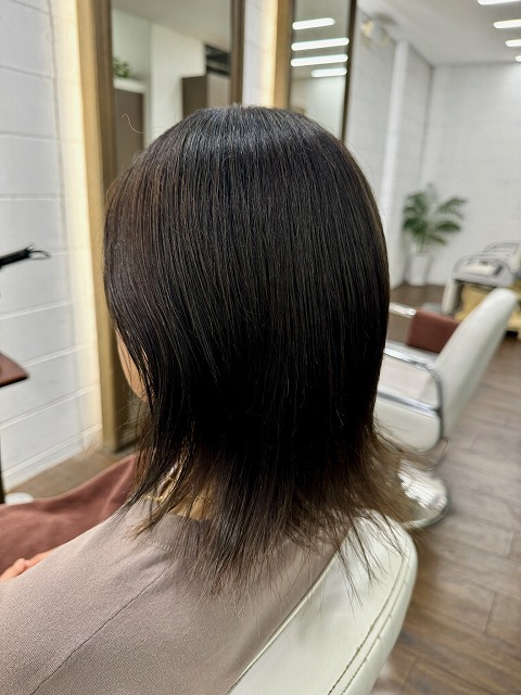 学芸大学美容室に、Hair Esthe Hi-Deは、あります。学芸大学美容院に、Hair Esthe Hi-Deはあります。Hair Esthe Hi-Deは目黒区学芸大学駅近くの美容室です。祐天寺美容室近くにも、Hair Esthe Hi-Deはあります。祐天寺美容院近くにも、Hair Esthe Hi-Deはあります。Hair Esthe Hi-Deは目黒区学芸大学駅近くの美容院です。Hair Esthe Hi-Deは髪にやさしく、が綺麗に艶髪になります。Hair Esthe Hi-Deカットがとても上手いです。得にボブやショートスタイルが得意で、スタイルがより立体的になります。なので立体感カットが、お客様に人気です。切りっぱなしボブやマッシュショートも得意です。カラーも評判よく、ニューアマトラカラーがお客様に高評価です。オーガニックなヘアカラー　香草カラー色葉も人気です。主に40代大人女性のお客様が多いです。40代ボブや40代ショートも得意です。50代大人女性も多いです脱白髪染めカラーも好評です。パーマもとても上手く、　クリープパーマがお客様に高評価クリープパーマしながら、髪は綺麗になります。Hair Esthe Hi-Deは、オープンした2003年からヘッドスパ「クリームバスヘアエステ」を提供しています。ヘッドスパ「クリームバスヘアエステ」は、頭皮の汚れを落とし且つ頭皮の保湿効果もあり髪に栄養を与え、艶々になります。プレミアム髪質改善トリートメントで、「イオンコネクト・トリートメント」も大好評です。