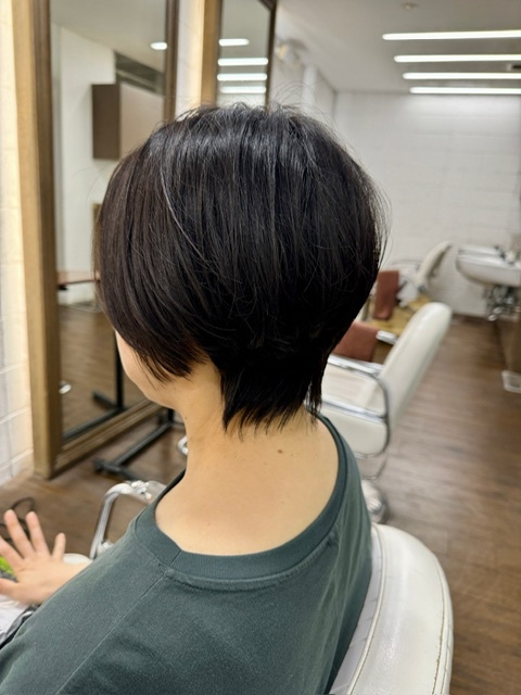 学芸大学美容室に、Hair Esthe Hi-Deは、あります。学芸大学美容院に、Hair Esthe Hi-Deはあります。Hair Esthe Hi-Deは目黒区学芸大学駅近くの美容室です。Hair Esthe Hi-Deは、東急東横線沿い駅近くの美容室です。Hair Esthe Hi-Deは、東急東横線沿い駅近くの美容院です。祐天寺美容室近くにも、Hair Esthe Hi-Deはあります。祐天寺美容院近くにも、Hair Esthe Hi-Deはあります。Hair Esthe Hi-Deは目黒区学芸大学駅近くの美容院です。Hair Esthe Hi-Deは髪にやさしく、が綺麗に艶髪になります。Hair Esthe Hi-Deカットがとても上手いです。得にボブやショートスタイルが得意で、スタイルがより立体的になります。なので立体感カットが、お客様に人気です。切りっぱなしボブやマッシュショートも得意です。カラーも評判よく、ニューアマトラカラーがお客様に高評価です。オーガニックなヘアカラー　香草カラー色葉も人気です。ヘアマニキュアも保湿があり好評です。主に40代大人女性のお客様が多いです。40代ボブや40代ショートも得意です。50代大人女性も多いです脱白髪染めカラーも好評です。パーマもとても上手く、　クリープパーマがお客様に高評価クリープパーマしながら、髪は綺麗になります。Hair Esthe Hi-Deは、オープンした2003年からヘッドスパ「クリームバスヘアエステ」を提供しています。ヘッドスパ「クリームバスヘアエステ」は、頭皮の汚れを落とし且つ頭皮の保湿効果もあり髪に栄養を与え、艶々になります。プレミアム髪質改善トリートメントで、「イオンコネクト・トリートメント」も大好評です。