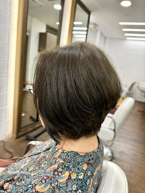 学芸大学美容室に、Hair Esthe Hi-Deは、あります。学芸大学美容院に、Hair Esthe Hi-Deはあります。Hair Esthe Hi-Deは目黒区学芸大学駅近くの美容室です。Hair Esthe Hi-Deは、東急東横線沿い駅近くの美容室です。Hair Esthe Hi-Deは、東急東横線沿い駅近くの美容院です。祐天寺美容室近くにも、Hair Esthe Hi-Deはあります。祐天寺美容院近くにも、Hair Esthe Hi-Deはあります。Hair Esthe Hi-Deは目黒区学芸大学駅近くの美容院です。Hair Esthe Hi-Deは髪にやさしく、が綺麗に艶髪になります。Hair Esthe Hi-Deカットがとても上手いです。得にボブやショートスタイルが得意で、スタイルがより立体的になります。なので立体感カットが、お客様に人気です。切りっぱなしボブやマッシュショートも得意です。カラーも評判よく、ニューアマトラカラーがお客様に高評価です。オーガニックなヘアカラー　香草カラー色葉も人気です。ヘアマニキュアも保湿があり好評です。主に40代大人女性のお客様が多いです。40代ボブや40代ショートも得意です。50代大人女性も多いです脱白髪染めカラーも好評です。パーマもとても上手く、　クリープパーマがお客様に高評価クリープパーマしながら、髪は綺麗になります。Hair Esthe Hi-Deは、オープンした2003年からヘッドスパ「クリームバスヘアエステ」を提供しています。ヘッドスパ「クリームバスヘアエステ」は、頭皮の汚れを落とし且つ頭皮の保湿効果もあり髪に栄養を与え、艶々になります。プレミアム髪質改善トリートメントで、「イオンコネクト・トリートメント」も大好評です。