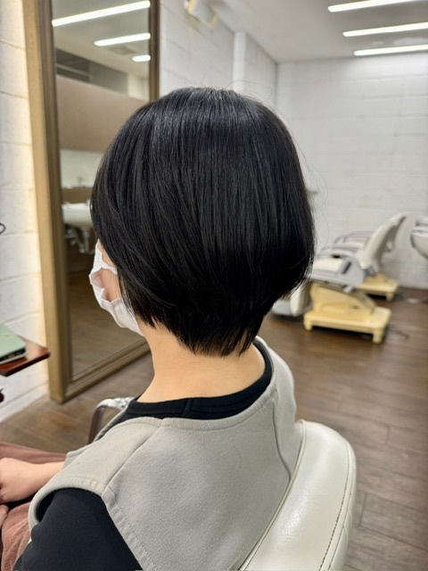 学芸大学美容室に、Hair Esthe Hi-Deは、あります。学芸大学美容院に、Hair Esthe Hi-Deはあります。Hair Esthe Hi-Deは目黒区学芸大学駅近くの美容室です。Hair Esthe Hi-Deは、東急東横線沿い駅近くの美容室です。Hair Esthe Hi-Deは、東急東横線沿い駅近くの美容院です。祐天寺美容室近くにも、Hair Esthe Hi-Deはあります。祐天寺美容院近くにも、Hair Esthe Hi-Deはあります。Hair Esthe Hi-Deは目黒区学芸大学駅近くの美容院です。Hair Esthe Hi-Deは髪にやさしく、が綺麗に艶髪になります。Hair Esthe Hi-Deカットがとても上手いです。得にボブやショートスタイルが得意で、スタイルがより立体的になります。なので立体感カットが、お客様に人気です。切りっぱなしボブやマッシュショートも得意です。カラーも評判よく、ニューアマトラカラーがお客様に高評価です。オーガニックなヘアカラー　香草カラー色葉も人気です。ヘアマニキュアも保湿があり好評です。主に40代大人女性のお客様が多いです。40代ボブや40代ショートも得意です。50代大人女性も多いです脱白髪染めカラーも好評です。パーマもとても上手く、　クリープパーマがお客様に高評価クリープパーマしながら、髪は綺麗になります。Hair Esthe Hi-Deは、オープンした2003年からヘッドスパ「クリームバスヘアエステ」を提供しています。ヘッドスパ「クリームバスヘアエステ」は、頭皮の汚れを落とし且つ頭皮の保湿効果もあり髪に栄養を与え、艶々になります。プレミアム髪質改善トリートメントで、「イオンコネクト・トリートメント」も大好評です。