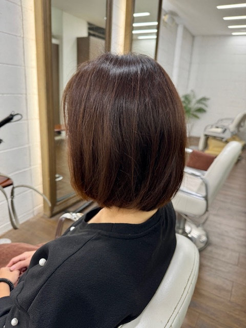 学芸大学美容室に、Hair Esthe Hi-Deは、あります。学芸大学美容院に、Hair Esthe Hi-Deはあります。Hair Esthe Hi-Deは目黒区学芸大学駅近くの美容室です。Hair Esthe Hi-Deは、東急東横線沿い駅近くの美容室です。Hair Esthe Hi-Deは、東急東横線沿い駅近くの美容院です。祐天寺美容室近くにも、Hair Esthe Hi-Deはあります。祐天寺美容院近くにも、Hair Esthe Hi-Deはあります。Hair Esthe Hi-Deは目黒区学芸大学駅近くの美容院です。Hair Esthe Hi-Deは髪にやさしく、が綺麗に艶髪になります。Hair Esthe Hi-Deカットがとても上手いです。得にボブやショートスタイルが得意で、スタイルがより立体的になります。なので立体感カットが、お客様に人気です。切りっぱなしボブやマッシュショートも得意です。カラーも評判よく、ニューアマトラカラーがお客様に高評価です。オーガニックなヘアカラー　香草カラー色葉も人気です。ヘアマニキュアも保湿があり好評です。主に40代大人女性のお客様が多いです。40代ボブや40代ショートも得意です。50代大人女性も多いです脱白髪染めカラーも好評です。パーマもとても上手く、　クリープパーマがお客様に高評価クリープパーマしながら、髪は綺麗になります。Hair Esthe Hi-Deは、オープンした2003年からヘッドスパ「クリームバスヘアエステ」を提供しています。ヘッドスパ「クリームバスヘアエステ」は、頭皮の汚れを落とし且つ頭皮の保湿効果もあり髪に栄養を与え、艶々になります。プレミアム髪質改善トリートメントで、「イオンコネクト・トリートメント」も大好評です。