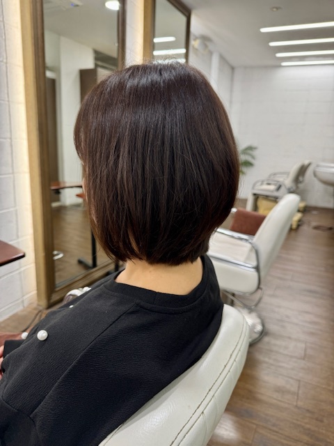 学芸大学美容室に、Hair Esthe Hi-Deは、あります。学芸大学美容院に、Hair Esthe Hi-Deはあります。Hair Esthe Hi-Deは目黒区学芸大学駅近くの美容室です。Hair Esthe Hi-Deは、東急東横線沿い駅近くの美容室です。Hair Esthe Hi-Deは、東急東横線沿い駅近くの美容院です。祐天寺美容室近くにも、Hair Esthe Hi-Deはあります。祐天寺美容院近くにも、Hair Esthe Hi-Deはあります。Hair Esthe Hi-Deは目黒区学芸大学駅近くの美容院です。Hair Esthe Hi-Deは髪にやさしく、が綺麗に艶髪になります。Hair Esthe Hi-Deカットがとても上手いです。得にボブやショートスタイルが得意で、スタイルがより立体的になります。なので立体感カットが、お客様に人気です。切りっぱなしボブやマッシュショートも得意です。カラーも評判よく、ニューアマトラカラーがお客様に高評価です。オーガニックなヘアカラー　香草カラー色葉も人気です。ヘアマニキュアも保湿があり好評です。主に40代大人女性のお客様が多いです。40代ボブや40代ショートも得意です。50代大人女性も多いです脱白髪染めカラーも好評です。パーマもとても上手く、　クリープパーマがお客様に高評価クリープパーマしながら、髪は綺麗になります。Hair Esthe Hi-Deは、オープンした2003年からヘッドスパ「クリームバスヘアエステ」を提供しています。ヘッドスパ「クリームバスヘアエステ」は、頭皮の汚れを落とし且つ頭皮の保湿効果もあり髪に栄養を与え、艶々になります。プレミアム髪質改善トリートメントで、「イオンコネクト・トリートメント」も大好評です。