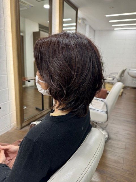 学芸大学美容室に、Hair Esthe Hi-Deは、あります。学芸大学美容院に、Hair Esthe Hi-Deはあります。Hair Esthe Hi-Deは目黒区学芸大学駅近くの美容室です。Hair Esthe Hi-Deは、東急東横線沿い駅近くの美容室です。Hair Esthe Hi-Deは、東急東横線沿い駅近くの美容院です。祐天寺美容室近くにも、Hair Esthe Hi-Deはあります。祐天寺美容院近くにも、Hair Esthe Hi-Deはあります。Hair Esthe Hi-Deは目黒区学芸大学駅近くの美容院です。Hair Esthe Hi-Deは髪にやさしく、が綺麗に艶髪になります。Hair Esthe Hi-Deカットがとても上手いです。得にボブやショートスタイルが得意で、スタイルがより立体的になります。なので立体感カットが、お客様に人気です。切りっぱなしボブやマッシュショートも得意です。カラーも評判よく、ニューアマトラカラーがお客様に高評価です。オーガニックなヘアカラー　香草カラー色葉も人気です。ヘアマニキュアも保湿があり好評です。主に40代大人女性のお客様が多いです。40代ボブや40代ショートも得意です。50代大人女性も多いです脱白髪染めカラーも好評です。パーマもとても上手く、　クリープパーマがお客様に高評価クリープパーマしながら、髪は綺麗になります。Hair Esthe Hi-Deは、オープンした2003年からヘッドスパ「クリームバスヘアエステ」を提供しています。ヘッドスパ「クリームバスヘアエステ」は、頭皮の汚れを落とし且つ頭皮の保湿効果もあり髪に栄養を与え、艶々になります。プレミアム髪質改善トリートメントで、「イオンコネクト・トリートメント」も大好評です。