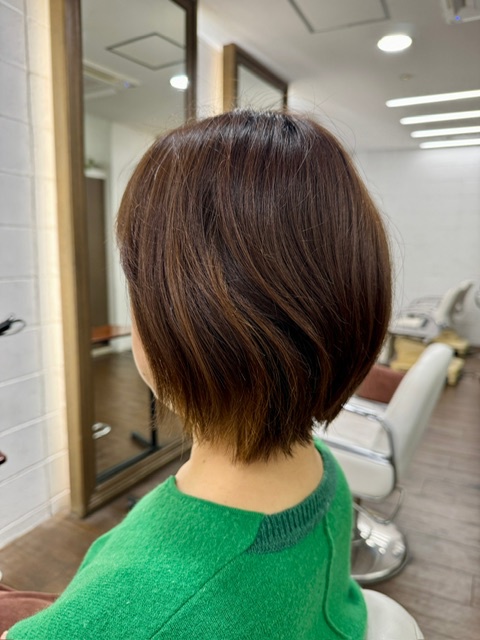 学芸大学美容室に、Hair Esthe Hi-Deは、あります。学芸大学美容院に、Hair Esthe Hi-Deはあります。Hair Esthe Hi-Deは目黒区学芸大学駅近くの美容室です。Hair Esthe Hi-Deは、東急東横線沿い駅近くの美容室です。Hair Esthe Hi-Deは、東急東横線沿い駅近くの美容院です。祐天寺美容室近くにも、Hair Esthe Hi-Deはあります。祐天寺美容院近くにも、Hair Esthe Hi-Deはあります。Hair Esthe Hi-Deは目黒区学芸大学駅近くの美容院です。Hair Esthe Hi-Deは髪にやさしく、が綺麗に艶髪になります。Hair Esthe Hi-Deカットがとても上手いです。得にボブやショートスタイルが得意で、スタイルがより立体的になります。なので立体感カットが、お客様に人気です。切りっぱなしボブやマッシュショートも得意です。カラーも評判よく、ニューアマトラカラーがお客様に高評価です。オーガニックなヘアカラー　香草カラー色葉も人気です。ヘアマニキュアも保湿があり好評です。主に40代大人女性のお客様が多いです。40代ボブや40代ショートも得意です。50代大人女性も多いです脱白髪染めカラーも好評です。パーマもとても上手く、　クリープパーマがお客様に高評価クリープパーマしながら、髪は綺麗になります。Hair Esthe Hi-Deは、オープンした2003年からヘッドスパ「クリームバスヘアエステ」を提供しています。ヘッドスパ「クリームバスヘアエステ」は、頭皮の汚れを落とし且つ頭皮の保湿効果もあり髪に栄養を与え、艶々になります。プレミアム髪質改善トリートメントで、「イオンコネクト・トリートメント」も大好評です。