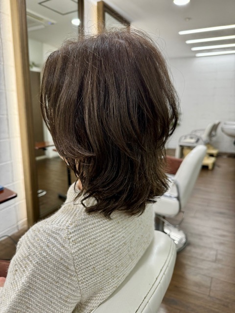 学芸大学美容室に、Hair Esthe Hi-Deは、あります。学芸大学美容院に、Hair Esthe Hi-Deはあります。Hair Esthe Hi-Deは目黒区学芸大学駅近くの美容室です。Hair Esthe Hi-Deは、東急東横線沿い駅近くの美容室です。Hair Esthe Hi-Deは、東急東横線沿い駅近くの美容院です。祐天寺美容室近くにも、Hair Esthe Hi-Deはあります。祐天寺美容院近くにも、Hair Esthe Hi-Deはあります。Hair Esthe Hi-Deは目黒区学芸大学駅近くの美容院です。Hair Esthe Hi-Deは髪にやさしく、が綺麗に艶髪になります。Hair Esthe Hi-Deカットがとても上手いです。得にボブやショートスタイルが得意で、スタイルがより立体的になります。なので立体感カットが、お客様に人気です。切りっぱなしボブやマッシュショートも得意です。カラーも評判よく、ニューアマトラカラーがお客様に高評価です。オーガニックなヘアカラー　香草カラー色葉も人気です。ヘアマニキュアも保湿があり好評です。主に40代大人女性のお客様が多いです。40代ボブや40代ショートも得意です。50代大人女性も多いです脱白髪染めカラーも好評です。パーマもとても上手く、　クリープパーマがお客様に高評価クリープパーマしながら、髪は綺麗になります。Hair Esthe Hi-Deは、オープンした2003年からヘッドスパ「クリームバスヘアエステ」を提供しています。ヘッドスパ「クリームバスヘアエステ」は、頭皮の汚れを落とし且つ頭皮の保湿効果もあり髪に栄養を与え、艶々になります。プレミアム髪質改善トリートメントで、「イオンコネクト・トリートメント」も大好評です。