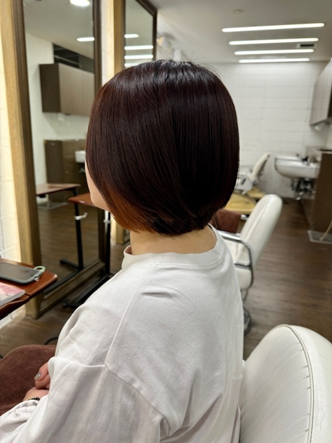 学芸大学美容室に、Hair Esthe Hi-Deは、あります。学芸大学美容院に、Hair Esthe Hi-Deはあります。Hair Esthe Hi-Deは目黒区学芸大学駅近くの美容室です。Hair Esthe Hi-Deは、東急東横線沿い駅近くの美容室です。Hair Esthe Hi-Deは、東急東横線沿い駅近くの美容院です。祐天寺美容室近くにも、Hair Esthe Hi-Deはあります。祐天寺美容院近くにも、Hair Esthe Hi-Deはあります。Hair Esthe Hi-Deは目黒区学芸大学駅近くの美容院です。Hair Esthe Hi-Deは髪にやさしく、が綺麗に艶髪になります。Hair Esthe Hi-Deカットがとても上手いです。得にボブやショートスタイルが得意で、スタイルがより立体的になります。なので立体感カットが、お客様に人気です。切りっぱなしボブやマッシュショートも得意です。カラーも評判よく、ニューアマトラカラーがお客様に高評価です。オーガニックなヘアカラー　香草カラー色葉も人気です。ヘアマニキュアも保湿があり好評です。主に40代大人女性のお客様が多いです。40代ボブや40代ショートも得意です。50代大人女性も多いです脱白髪染めカラーも好評です。パーマもとても上手く、　クリープパーマがお客様に高評価クリープパーマしながら、髪は綺麗になります。Hair Esthe Hi-Deは、オープンした2003年からヘッドスパ「クリームバスヘアエステ」を提供しています。ヘッドスパ「クリームバスヘアエステ」は、頭皮の汚れを落とし且つ頭皮の保湿効果もあり髪に栄養を与え、艶々になります。プレミアム髪質改善トリートメントで、「イオンコネクト・トリートメント」も大好評です。