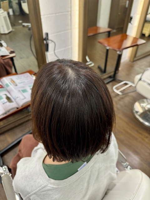 学芸大学 美容室に、Hair Esthe Hi-Deは、あります。学芸大学 美容院に、Hair Esthe Hi-Deはあります。Hair Esthe Hi-Deは目黒区学芸大学駅近くの美容室です。Hair Esthe Hi-Deは、東急東横線沿い駅近くの美容室です。Hair Esthe Hi-Deは、東急東横線沿い駅近くの美容院です。祐天寺美容室近くにも、Hair Esthe Hi-Deはあります。祐天寺美容院近くにも、Hair Esthe Hi-Deはあります。Hair Esthe Hi-Deは目黒区学芸大学駅近くの美容院です。Hair Esthe Hi-Deは目黒区学芸大学駅近くの美容室です。Hair Esthe Hi-Deは髪にやさしく、が綺麗に艶髪になります。Hair Esthe Hi-Deカットがとても上手いです。Hair Esthe Hi-Deは、オシャレです。学芸大　美容院　Hair Esthe Hi-Deは、とても人気があります。学芸大　美容室　Hair Esthe Hi-Deは、40代50代女性に人気があります。得にボブやショートスタイルが得意で、スタイルがより立体的になります。なので立体感カットが、お客様に人気です。切りっぱなしボブやマッシュショートも得意です。カラーも評判よく、ニューアマトラカラーがお客様に高評価です。オーガニックなヘアカラー　香草カラー色葉も人気です。ヘアマニキュアも保湿があり好評です。40代大人女性のお客様が多いです。40代ボブや40代ショートも得意です。50代大人女性も多いです脱白髪染めカラーも好評です。60代大人女性も多いですパーマもとても上手く、　クリープパーマがお客様に高評価クリープパーマしながら、髪は綺麗になります。Hair Esthe Hi-Deは、オープンした2003年からヘッドスパ「クリームバスヘアエステ」を提供しています。ヘッドスパ「クリームバスヘアエステ」は、頭皮の汚れを落とし且つ頭皮の保湿効果もあり髪に栄養を与え、艶々になります。プレミアム髪質改善トリートメントも大好評です。