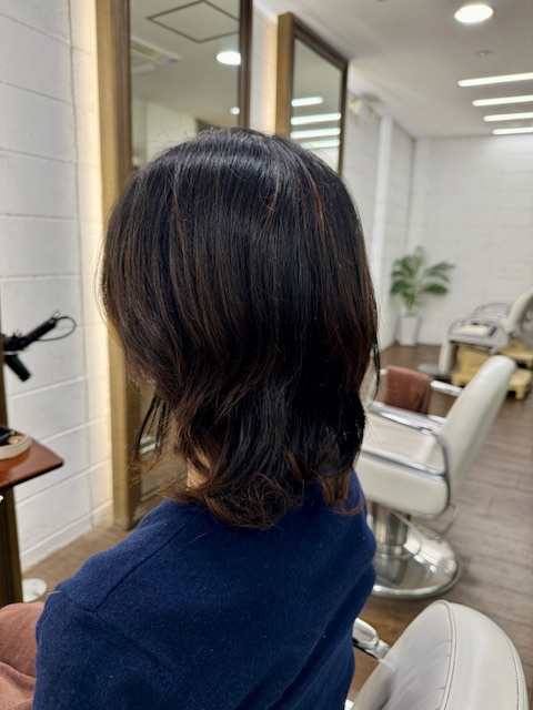 学芸大学 美容室に、Hair Esthe Hi-Deは、あります。学芸大学 美容院に、Hair Esthe Hi-Deはあります。Hair Esthe Hi-Deは目黒区学芸大学駅近くの美容室です。Hair Esthe Hi-Deは、東急東横線沿い駅近くの美容室です。Hair Esthe Hi-Deは、東急東横線沿い駅近くの美容院です。祐天寺美容室近くにも、Hair Esthe Hi-Deはあります。祐天寺美容院近くにも、Hair Esthe Hi-Deはあります。Hair Esthe Hi-Deは目黒区学芸大学駅近くの美容院です。Hair Esthe Hi-Deは目黒区学芸大学駅近くの美容室です。Hair Esthe Hi-Deは髪にやさしく、が綺麗に艶髪になります。Hair Esthe Hi-Deカットがとても上手いです。Hair Esthe Hi-Deは、オシャレです。学芸大　美容院　Hair Esthe Hi-Deは、とても人気があります。学芸大　美容室　Hair Esthe Hi-Deは、40代50代女性に人気があります。得にボブやショートスタイルが得意で、スタイルがより立体的になります。なので立体感カットが、お客様に人気です。切りっぱなしボブやマッシュショートも得意です。カラーも評判よく、ニューアマトラカラーがお客様に高評価です。オーガニックなヘアカラー　香草カラー色葉も人気です。ヘアマニキュアも保湿があり好評です。40代大人女性のお客様が多いです。40代ボブや40代ショートも得意です。50代大人女性も多いです脱白髪染めカラーも好評です。60代大人女性も多いですパーマもとても上手く、　クリープパーマがお客様に高評価クリープパーマしながら、髪は綺麗になります。Hair Esthe Hi-Deは、オープンした2003年からヘッドスパ「クリームバスヘアエステ」を提供しています。ヘッドスパ「クリームバスヘアエステ」は、頭皮の汚れを落とし且つ頭皮の保湿効果もあり髪に栄養を与え、艶々になります。プレミアム髪質改善トリートメントも大好評です。