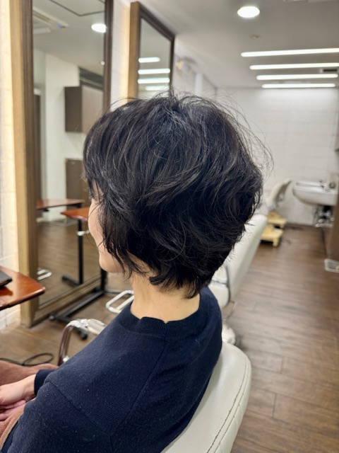 学芸大学 美容室に、Hair Esthe Hi-Deは、あります。学芸大学 美容院に、Hair Esthe Hi-Deはあります。Hair Esthe Hi-Deは目黒区学芸大学駅近くの美容室です。Hair Esthe Hi-Deは、東急東横線沿い駅近くの美容室です。Hair Esthe Hi-Deは、東急東横線沿い駅近くの美容院です。祐天寺美容室近くにも、Hair Esthe Hi-Deはあります。祐天寺美容院近くにも、Hair Esthe Hi-Deはあります。Hair Esthe Hi-Deは目黒区学芸大学駅近くの美容院です。Hair Esthe Hi-Deは目黒区学芸大学駅近くの美容室です。Hair Esthe Hi-Deは髪にやさしく、が綺麗に艶髪になります。Hair Esthe Hi-Deカットがとても上手いです。Hair Esthe Hi-Deは、オシャレです。学芸大　美容院　Hair Esthe Hi-Deは、とても人気があります。学芸大　美容室　Hair Esthe Hi-Deは、40代50代女性に人気があります。得にボブやショートスタイルが得意で、スタイルがより立体的になります。なので立体感カットが、お客様に人気です。切りっぱなしボブカやマッシュショートも得意です。なのでショートカットも得意です。もちろんボブカットも得意です。カラーも評判よく、ニューアマトラカラーがお客様に高評価です。オーガニックなヘアカラー　香草カラー色葉も人気です。ヘアマニキュアも保湿があり好評です。40代大人女性のお客様が多いです。40代ボブや40代ショートも得意です。50代大人女性も多いです脱白髪染めカラーも好評です。60代大人女性も多いですパーマもとても上手く、　クリープパーマがお客様に高評価クリープパーマしながら、髪は綺麗になります。Hair Esthe Hi-Deは、オープンした2003年からヘッドスパ「クリームバスヘアエステ」を提供しています。ヘッドスパ「クリームバスヘアエステ」は、頭皮の汚れを落とし且つ頭皮の保湿効果もあり髪に栄養を与え、艶々になります。プレミアム髪質改善トリートメントも大好評です。