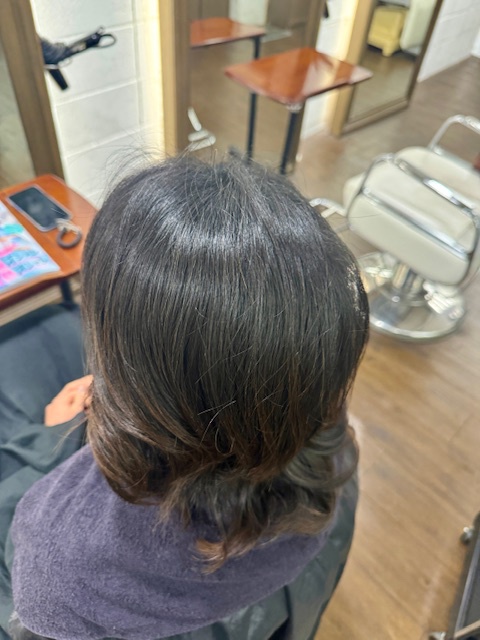 学芸大学 美容室に、Hair Esthe Hi-Deは、あります。学芸大学 美容院に、Hair Esthe Hi-Deはあります。Hair Esthe Hi-Deは目黒区学芸大学駅近くの美容室です。Hair Esthe Hi-Deは、東急東横線沿い駅近くの美容室です。Hair Esthe Hi-Deは、東急東横線沿い駅近くの美容院です。祐天寺美容室近くにも、Hair Esthe Hi-Deはあります。祐天寺美容院近くにも、Hair Esthe Hi-Deはあります。Hair Esthe Hi-Deは目黒区学芸大学駅近くの美容院です。Hair Esthe Hi-Deは目黒区学芸大学駅近くの美容室です。Hair Esthe Hi-Deは髪にやさしく、が綺麗に艶髪になります。Hair Esthe Hi-Deカットがとても上手いです。Hair Esthe Hi-Deは、オシャレです。学芸大　美容院　Hair Esthe Hi-Deは、とても人気があります。学芸大　美容室　Hair Esthe Hi-Deは、40代50代女性に人気があります。得にボブやショートスタイルが得意で、スタイルがより立体的になります。なので立体感カットが、お客様に人気です。切りっぱなしボブカやマッシュショートも得意です。なのでショートカットも得意です。もちろんボブカットも得意です。カラーも評判よく、ニューアマトラカラーがお客様に高評価です。オーガニックなヘアカラー　香草カラー色葉も人気です。ヘアマニキュアも保湿があり好評です。40代大人女性のお客様が多いです。40代ボブや40代ショートも得意です。50代大人女性も多いです脱白髪染めハイライトカラーも好評です。60代大人女性も多いですパーマもとても上手く、　クリープパーマがお客様に高評価クリープパーマしながら、髪は綺麗になります。Hair Esthe Hi-Deは、オープンした2003年からヘッドスパ「クリームバスヘアエステ」を提供しています。ヘッドスパ「クリームバスヘアエステ」は、頭皮の汚れを落とし且つ頭皮の保湿効果もあり髪に栄養を与え、艶々になります。プレミアム髪質改善トリートメントも大好評です。