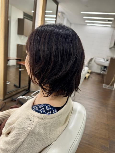 学芸大学 美容室に、Hair Esthe Hi-Deは、あります。学芸大学 美容院に、Hair Esthe Hi-Deはあります。Hair Esthe Hi-Deは目黒区学芸大学駅近くの美容室です。Hair Esthe Hi-Deは、東急東横線沿い駅近くの美容室です。Hair Esthe Hi-Deは、東急東横線沿い駅近くの美容院です。祐天寺美容室近くにも、Hair Esthe Hi-Deはあります。祐天寺美容院近くにも、Hair Esthe Hi-Deはあります。Hair Esthe Hi-Deは目黒区学芸大学駅近くの美容院です。Hair Esthe Hi-Deは目黒区学芸大学駅近くの美容室です。Hair Esthe Hi-Deは髪にやさしく、が綺麗に艶髪になります。Hair Esthe Hi-Deカットがとても上手いです。Hair Esthe Hi-Deは、オシャレです。学芸大　美容院　Hair Esthe Hi-Deは、とても人気があります。学芸大　美容室　Hair Esthe Hi-Deは、40代50代女性に人気があります。得にボブやショートスタイルが得意で、スタイルがより立体的になります。なので立体感カットが、お客様に人気です。切りっぱなしボブカやマッシュショートも得意です。なのでショートカットも得意です。もちろんボブカットも得意です。カラーも評判よく、ニューアマトラカラーがお客様に高評価です。オーガニックなヘアカラー　香草カラー色葉も人気です。ヘアマニキュアも保湿があり好評です。40代大人女性のお客様が多いです。40代ボブや40代ショートも得意です。50代大人女性も多いです脱白髪染めハイライトカラーも好評です。60代大人女性も多いですパーマもとても上手く、　クリープパーマがお客様に高評価クリープパーマしながら、髪は綺麗になります。Hair Esthe Hi-Deは、オープンした2003年からヘッドスパ「クリームバスヘアエステ」を提供しています。ヘッドスパ「クリームバスヘアエステ」は、頭皮の汚れを落とし且つ頭皮の保湿効果もあり髪に栄養を与え、艶々になります。プレミアム髪質改善トリートメントも大好評です。