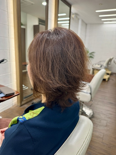 学芸大学 美容室に、Hair Esthe Hi-Deは、あります。学芸大学 美容院に、Hair Esthe Hi-Deはあります。Hair Esthe Hi-Deは目黒区学芸大学駅近くの美容室です。Hair Esthe Hi-Deは、東急東横線沿い駅近くの美容室です。Hair Esthe Hi-Deは、東急東横線沿い駅近くの美容院です。祐天寺美容室近くにも、Hair Esthe Hi-Deはあります。祐天寺美容院近くにも、Hair Esthe Hi-Deはあります。Hair Esthe Hi-Deは目黒区学芸大学駅近くの美容院です。Hair Esthe Hi-Deは目黒区学芸大学駅近くの美容室です。Hair Esthe Hi-Deは髪にやさしく、が綺麗に艶髪になります。Hair Esthe Hi-Deカットがとても上手いです。Hair Esthe Hi-Deは、オシャレです。学芸大　美容院　Hair Esthe Hi-Deは、とても人気があります。学芸大　美容室　Hair Esthe Hi-Deは、40代50代女性に人気があります。得にボブやショートスタイルが得意で、スタイルがより立体的になります。なので立体感カットが、お客様に人気です。切りっぱなしボブカやマッシュショートも得意です。なのでショートカットも得意です。もちろんボブカットも得意です。カラーも評判よく、ニューアマトラカラーがお客様に高評価です。オーガニックなヘアカラー　香草カラー色葉も人気です。ヘアマニキュアも保湿があり好評です。40代大人女性のお客様が多いです。40代ボブや40代ショートも得意です。50代大人女性も多いです脱白髪染めハイライトカラーも好評です。60代大人女性も多いですパーマもとても上手く、　クリープパーマがお客様に高評価クリープパーマしながら、髪は綺麗になります。Hair Esthe Hi-Deは、オープンした2003年からヘッドスパ「クリームバスヘアエステ」を提供しています。ヘッドスパ「クリームバスヘアエステ」は、頭皮の汚れを落とし且つ頭皮の保湿効果もあり髪に栄養を与え、艶々になります。プレミアム髪質改善トリートメントも大好評です。