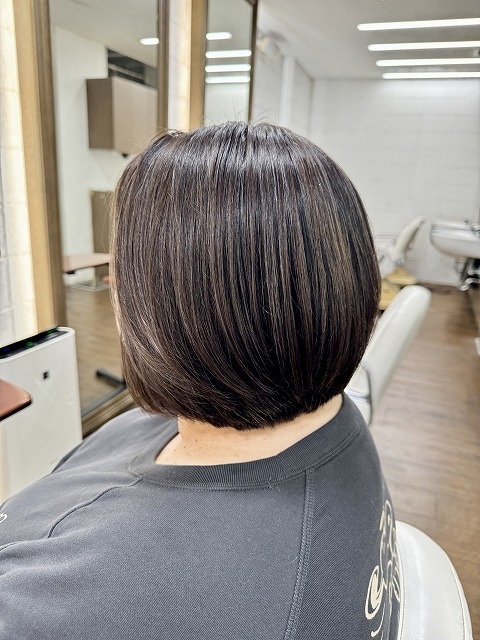 学芸大学 美容室に、Hair Esthe Hi-Deは、あります。学芸大学 美容院に、Hair Esthe Hi-Deはあります。Hair Esthe Hi-Deは目黒区学芸大学駅近くの美容院です。Hair Esthe Hi-Deは目黒区学芸大学駅近くの美容室です。祐天寺美容室近くにも、Hair Esthe Hi-Deはあります。祐天寺美容院近くにも、Hair Esthe Hi-Deはあります。Hair Esthe Hi-Deは髪にやさしく、が綺麗に艶髪になります。Hair Esthe Hi-Deは、カットがとても上手いです。Hair Esthe Hi-Deは、オシャレです。学芸大 美容院 Hair Esthe Hi-Deは、とても人気があります。学芸大 美容室 Hair Esthe Hi-Deは、40代50代60代女性に人気があります。得にボブやショートスタイルが得意で、スタイルがより立体的になります。なので立体感カットが、お客様に人気です。切りっぱなしボブカやマッシュショートも上手いです。なのでショートカットも上手いです。もちろんボブカットも上手いです。カラーも評判よく、ニューアマトラカラーがお客様に高評価です。オーガニックなヘアカラー 香草カラー色葉も人気です。ヘアマニキュアも保湿があり好評です。40代大人女性のお客様が多いです。40代ボブや40代ショートも得意です。50代大人女性も多いです、50代ボブや50代ショートも得意です。50代女性のカットは全般的に得意です。脱白髪染めハイライトカラーも好評です。60代大人女性も多いです。60代女性のカットも得意ですし、上手いと言われます。パーマもとても上手く、 クリープパーマがお客様に高評価クリープパーマしながら、髪は綺麗になります。男性のお客様もいらっしゃいます。男性のお客様は2割位です。Hair Esthe Hi-Deは、オープンした2003年からヘッドスパ「クリームバスヘアエステ」を提供しています。ヘッドスパ「クリームバスヘアエステ」は、頭皮の汚れを落とし且つ頭皮の保湿効果もあり髪に栄養を与え、艶々になります。プレミアム髪質改善トリートメントも大好評です。