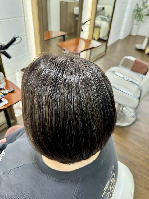 学芸大学 美容室に、Hair Esthe Hi-Deは、あります。学芸大学 美容院に、Hair Esthe Hi-Deはあります。Hair Esthe Hi-Deは目黒区学芸大学駅近くの美容院です。Hair Esthe Hi-Deは目黒区学芸大学駅近くの美容室です。祐天寺美容室近くにも、Hair Esthe Hi-Deはあります。祐天寺美容院近くにも、Hair Esthe Hi-Deはあります。Hair Esthe Hi-Deは髪にやさしく、が綺麗に艶髪になります。Hair Esthe Hi-Deは、カットがとても上手いです。Hair Esthe Hi-Deは、オシャレです。学芸大 美容院 Hair Esthe Hi-Deは、とても人気があります。学芸大 美容室 Hair Esthe Hi-Deは、40代50代60代女性に人気があります。得にボブやショートスタイルが得意で、スタイルがより立体的になります。なので立体感カットが、お客様に人気です。切りっぱなしボブカやマッシュショートも上手いです。なのでショートカットも上手いです。もちろんボブカットも上手いです。カラーも評判よく、ニューアマトラカラーがお客様に高評価です。オーガニックなヘアカラー 香草カラー色葉も人気です。ヘアマニキュアも保湿があり好評です。40代大人女性のお客様が多いです。40代ボブや40代ショートも得意です。50代大人女性も多いです、50代ボブや50代ショートも得意です。50代女性のカットは全般的に得意です。脱白髪染めハイライトカラーも好評です。60代大人女性も多いです。60代女性のカットも得意ですし、上手いと言われます。パーマもとても上手く、 クリープパーマがお客様に高評価クリープパーマしながら、髪は綺麗になります。男性のお客様もいらっしゃいます。男性のお客様は2割位です。Hair Esthe Hi-Deは、オープンした2003年からヘッドスパ「クリームバスヘアエステ」を提供しています。ヘッドスパ「クリームバスヘアエステ」は、頭皮の汚れを落とし且つ頭皮の保湿効果もあり髪に栄養を与え、艶々になります。プレミアム髪質改善トリートメントも大好評です。