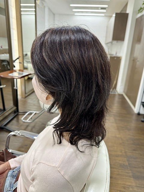 学芸大学 美容室に、Hair Esthe Hi-Deは、あります。学芸大学 美容院に、Hair Esthe Hi-Deはあります。Hair Esthe Hi-Deは目黒区学芸大学駅近くの美容院です。Hair Esthe Hi-Deは目黒区学芸大学駅近くの美容室です。祐天寺美容室近くにも、Hair Esthe Hi-Deはあります。祐天寺美容院近くにも、Hair Esthe Hi-Deはあります。Hair Esthe Hi-Deは髪にやさしく、が綺麗に艶髪になります。Hair Esthe Hi-Deは、カットがとても上手いです。Hair Esthe Hi-Deは、オシャレです。学芸大　美容院　Hair Esthe Hi-Deは、とても人気があります。学芸大　美容室　Hair Esthe Hi-Deは、40代50代60代女性に人気があります。得にボブやショートスタイルが得意で、スタイルがより立体的になります。なので立体感カットが、お客様に人気です。切りっぱなしボブカやマッシュショートも上手いです。なのでショートカットも上手いです。もちろんボブカットも上手いです。カラーも評判よく、ニューアマトラカラーがお客様に高評価です。オーガニックなヘアカラー　香草カラー色葉も人気です。ヘアマニキュアも保湿があり好評です。40代大人女性のお客様が多いです。40代ボブや40代ショートも得意です。50代大人女性も多いです、50代ボブや50代ショートも得意です。50代女性のカットは全般的に得意です。脱白髪染めハイライトカラーも好評です。60代大人女性も多いです。60代女性のカットも得意ですし、上手いと言われます。パーマもとても上手く、　クリープパーマがお客様に高評価クリープパーマしながら、髪は綺麗になります。男性のお客様もいらっしゃいます。男性のお客様は2割位です。Hair Esthe Hi-Deは、オープンした2003年からヘッドスパ「クリームバスヘアエステ」を提供しています。ヘッドスパ「クリームバスヘアエステ」は、頭皮の汚れを落とし且つ頭皮の保湿効果もあり髪に栄養を与え、艶々になります。プレミアム髪質改善トリートメントも大好評です。