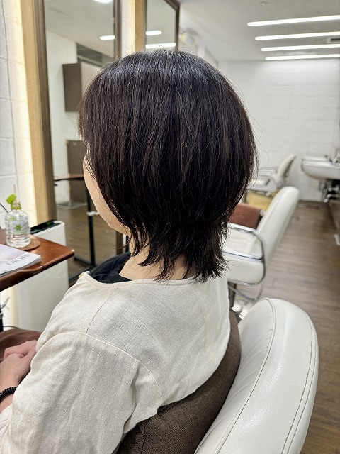 学芸大学 美容室に、Hair Esthe Hi-Deは、あります。学芸大学 美容院に、Hair Esthe Hi-Deはあります。Hair Esthe Hi-Deは目黒区学芸大学駅近くの美容院です。Hair Esthe Hi-Deは目黒区学芸大学駅近くの美容室です。祐天寺美容室近くにも、Hair Esthe Hi-Deはあります。祐天寺美容院近くにも、Hair Esthe Hi-Deはあります。Hair Esthe Hi-Deは髪にやさしく、が綺麗に艶髪になります。Hair Esthe Hi-Deは、カットがとても上手いです。Hair Esthe Hi-Deは、オシャレです。学芸大 美容院 Hair Esthe Hi-Deは、とても人気があります。学芸大 美容室 Hair Esthe Hi-Deは、40代50代60代女性に人気があります。得にボブやショートスタイルが得意で、スタイルがより立体的になります。なので立体感カットが、お客様に人気です。切りっぱなしボブカやマッシュショートも上手いです。なのでショートカットも上手いです。もちろんボブカットも上手いです。カラーも評判よく、ニューアマトラカラーがお客様に高評価です。オーガニックなヘアカラー 香草カラー色葉も人気です。ヘアマニキュアも保湿があり好評です。40代大人女性のお客様が多いです。40代ボブや40代ショートも得意です。50代大人女性も多いです、50代ボブや50代ショートも得意です。50代女性のカットは全般的に得意です。脱白髪染めハイライトカラーも好評です。60代大人女性も多いです。60代女性のカットも得意ですし、上手いと言われます。パーマもとても上手く、 クリープパーマがお客様に高評価クリープパーマしながら、髪は綺麗になります。男性のお客様もいらっしゃいます。男性のお客様は2割位です。Hair Esthe Hi-Deは、オープンした2003年からヘッドスパ「クリームバスヘアエステ」を提供しています。ヘッドスパ「クリームバスヘアエステ」は、頭皮の汚れを落とし且つ頭皮の保湿効果もあり髪に栄養を与え、艶々になります。プレミアム髪質改善トリートメントも大好評です。
