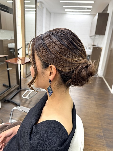 学芸大学 美容室に、Hair Esthe Hi-Deは、あります。学芸大学 美容院に、Hair Esthe Hi-Deはあります。Hair Esthe Hi-Deは目黒区学芸大学駅近くの美容院です。Hair Esthe Hi-Deは目黒区学芸大学駅近くの美容室です。祐天寺美容室近くにも、Hair Esthe Hi-Deはあります。祐天寺美容院近くにも、Hair Esthe Hi-Deはあります。Hair Esthe Hi-Deは髪にやさしく、が綺麗に艶髪になります。Hair Esthe Hi-Deは、カットがとても上手いです。Hair Esthe Hi-Deは、オシャレです。学芸大 美容院 Hair Esthe Hi-Deは、とても人気があります。学芸大 美容室 Hair Esthe Hi-Deは、40代50代60代女性に人気があります。得にボブやショートスタイルが得意で、スタイルがより立体的になります。なので立体感カットが、お客様に人気です。切りっぱなしボブカやマッシュショートも上手いです。なのでショートカットも上手いです。もちろんボブカットも上手いです。カラーも評判よく、ニューアマトラカラーがお客様に高評価です。オーガニックなヘアカラー 香草カラー色葉も人気です。ヘアマニキュアも保湿があり好評です。40代大人女性のお客様が多いです。40代ボブや40代ショートも得意です。50代大人女性も多いです、50代ボブや50代ショートも得意です。50代女性のカットは全般的に得意です。脱白髪染めハイライトカラーも好評です。60代大人女性も多いです。60代女性のカットも得意ですし、上手いと言われます。パーマもとても上手く、 クリープパーマがお客様に高評価クリープパーマしながら、髪は綺麗になります。男性のお客様もいらっしゃいます。男性のお客様は2割位です。Hair Esthe Hi-Deは、オープンした2003年からヘッドスパ「クリームバスヘアエステ」を提供しています。ヘッドスパ「クリームバスヘアエステ」は、頭皮の汚れを落とし且つ頭皮の保湿効果もあり髪に栄養を与え、艶々になります。プレミアム髪質改善トリートメントも大好評です。