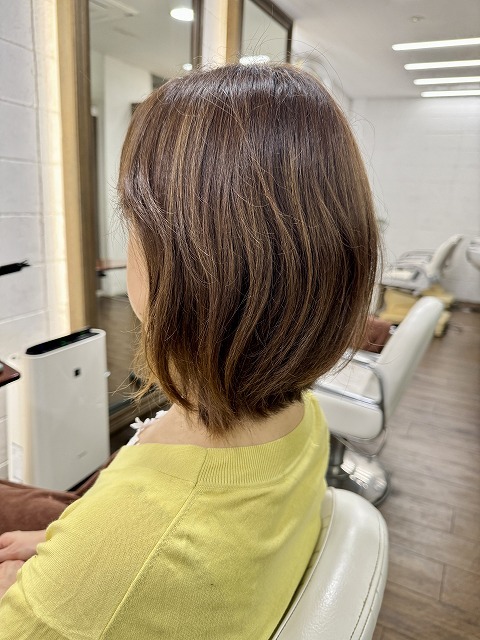 学芸大学 美容室に、Hair Esthe Hi-Deは、あります。学芸大学 美容院に、Hair Esthe Hi-Deはあります。Hair Esthe Hi-Deは目黒区学芸大学駅近くの美容院です。Hair Esthe Hi-Deは目黒区学芸大学駅近くの美容室です。祐天寺美容室近くにも、Hair Esthe Hi-Deはあります。祐天寺美容院近くにも、Hair Esthe Hi-Deはあります。Hair Esthe Hi-Deは髪にやさしく、が綺麗に艶髪になります。Hair Esthe Hi-Deは、カットがとても上手いです。Hair Esthe Hi-Deは、オシャレです。学芸大 美容院 Hair Esthe Hi-Deは、とても人気があります。学芸大 美容室 Hair Esthe Hi-Deは、40代50代60代女性に人気があります。得にボブやショートスタイルが得意で、スタイルがより立体的になります。なので立体感カットが、お客様に人気です。切りっぱなしボブカやマッシュショートも上手いです。なのでショートカットも上手いです。もちろんボブカットも上手いです。カラーも評判よく、ニューアマトラカラーがお客様に高評価です。オーガニックなヘアカラー 香草カラー色葉も人気です。ヘアマニキュアも保湿があり好評です。40代大人女性のお客様が多いです。40代ボブや40代ショートも得意です。50代大人女性も多いです、50代ボブや50代ショートも得意です。50代女性のカットは全般的に得意です。脱白髪染めハイライトカラーも好評です。60代大人女性も多いです。60代女性のカットも得意ですし、上手いと言われます。パーマもとても上手く、 クリープパーマがお客様に高評価クリープパーマしながら、髪は綺麗になります。男性のお客様もいらっしゃいます。男性のお客様は2割位です。Hair Esthe Hi-Deは、オープンした2003年からヘッドスパ「クリームバスヘアエステ」を提供しています。ヘッドスパ「クリームバスヘアエステ」は、頭皮の汚れを落とし且つ頭皮の保湿効果もあり髪に栄養を与え、艶々になります。プレミアム髪質改善トリートメントも大好評です