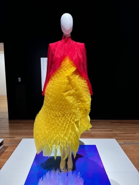 学芸大学 美容室に、Hair Esthe Hi-Deは、あります。学芸大学 美容院に、Hair Esthe Hi-Deはあります。Hair Esthe Hi-Deは目黒区学芸大学駅近くの美容院です。Hair Esthe Hi-Deは目黒区学芸大学駅近くの美容室です。祐天寺美容室近くにも、Hair Esthe Hi-Deはあります。祐天寺美容院近くにも、Hair Esthe Hi-Deはあります。Hair Esthe Hi-Deは髪にやさしく、が綺麗に艶髪になります。Hair Esthe Hi-Deは、カットがとても上手いです。Hair Esthe Hi-Deは、オシャレです。学芸大 美容院 Hair Esthe Hi-Deは、とても人気があります。学芸大 美容室 Hair Esthe Hi-Deは、40代50代60代女性に人気があります。得にボブやショートスタイルが得意で、スタイルがより立体的になります。なので立体感カットが、お客様に人気です。切りっぱなしボブカやマッシュショートも上手いです。なのでショートカットも上手いです。もちろんボブカットも上手いです。カラーも評判よく、ニューアマトラカラーがお客様に高評価です。オーガニックなヘアカラー 香草カラー色葉も人気です。ヘアマニキュアも保湿があり好評です。40代大人女性のお客様が多いです。40代ボブや40代ショートも得意です。50代大人女性も多いです、50代ボブや50代ショートも得意です。50代女性のカットは全般的に得意です。脱白髪染めハイライトカラーも好評です。60代大人女性も多いです。60代女性のカットも得意ですし、上手いと言われます。パーマもとても上手く、 クリープパーマがお客様に高評価クリープパーマしながら、髪は綺麗になります。男性のお客様もいらっしゃいます。男性のお客様は2割位です。Hair Esthe Hi-Deは、オープンした2003年からヘッドスパ「クリームバスヘアエステ」を提供しています。ヘッドスパ「クリームバスヘアエステ」は、頭皮の汚れを落とし且つ頭皮の保湿効果もあり髪に栄養を与え、艶々になります。プレミアム髪質改善トリートメントも大好評です